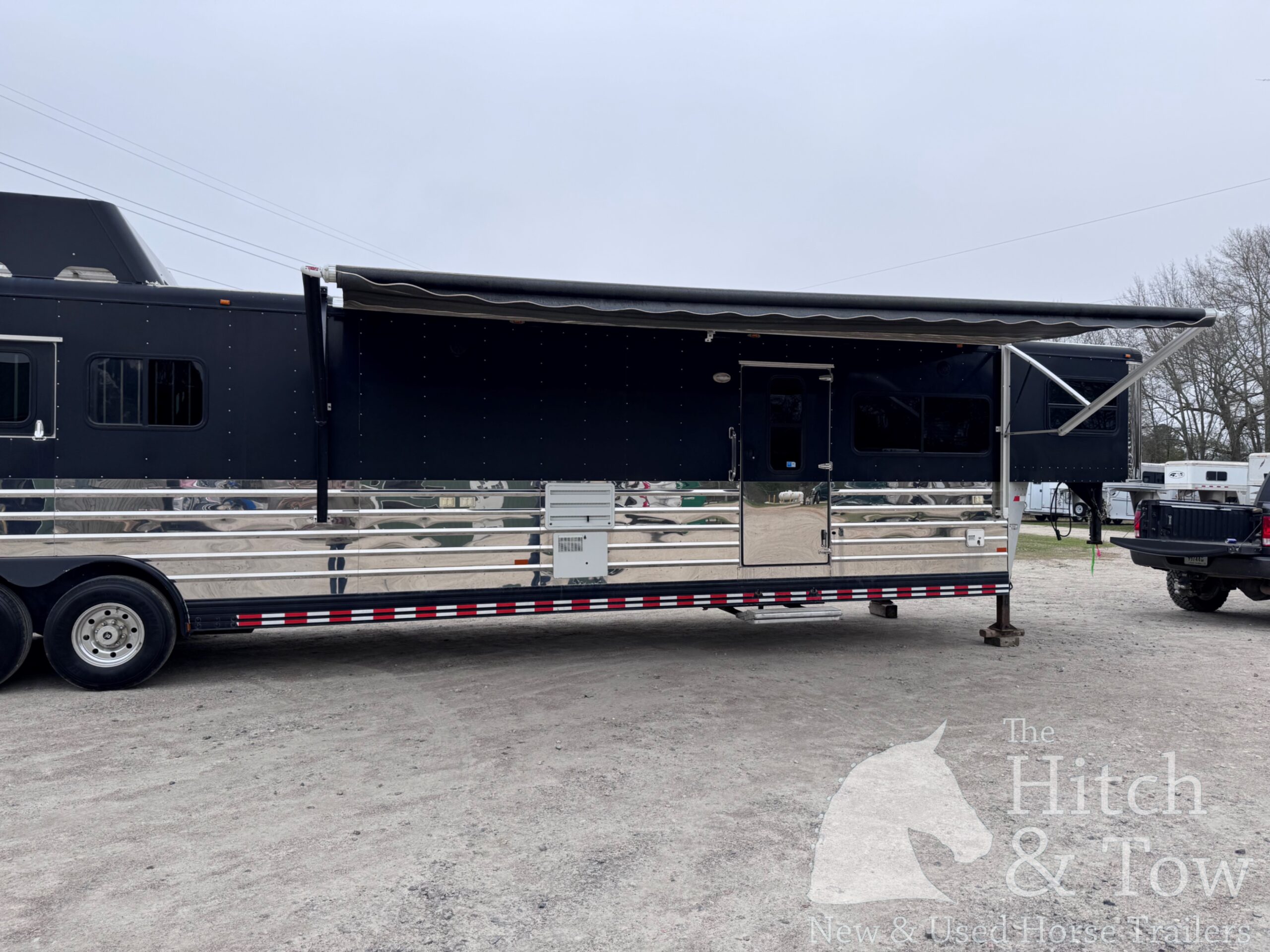 2006 SUNDOWNER 4 HORSE SLANT LOAD W/ 18′ LIVING QUARTERS TRAILER W/ UPGRADES $69,900