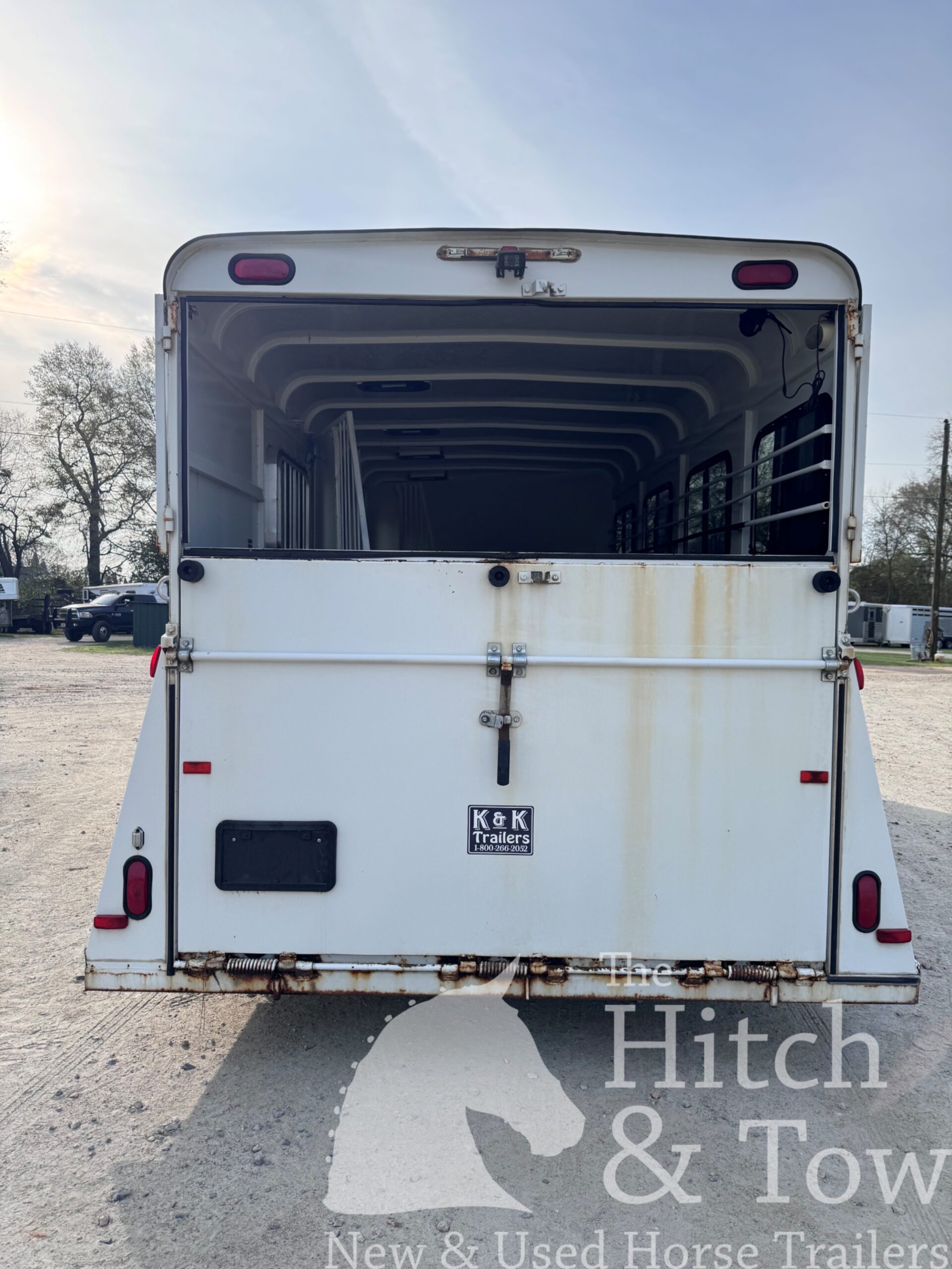 2019 Bee 4 HORSE SLANT LOAD GOOSENECK w/ DRESSING ROOM! $15,500