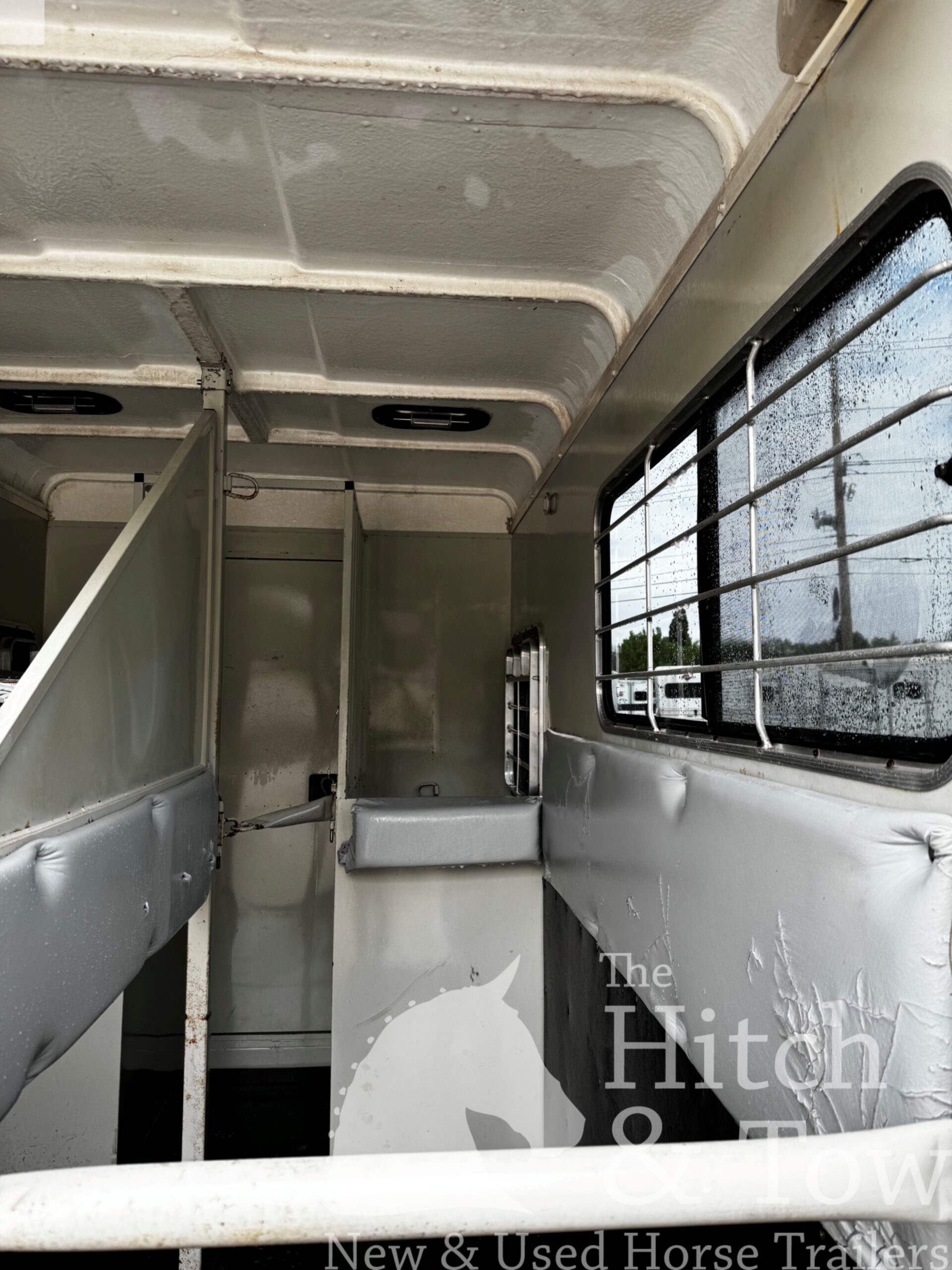 1999 HAWK 2 HORSE BUMPER PULL W/ MANGERS $7,900