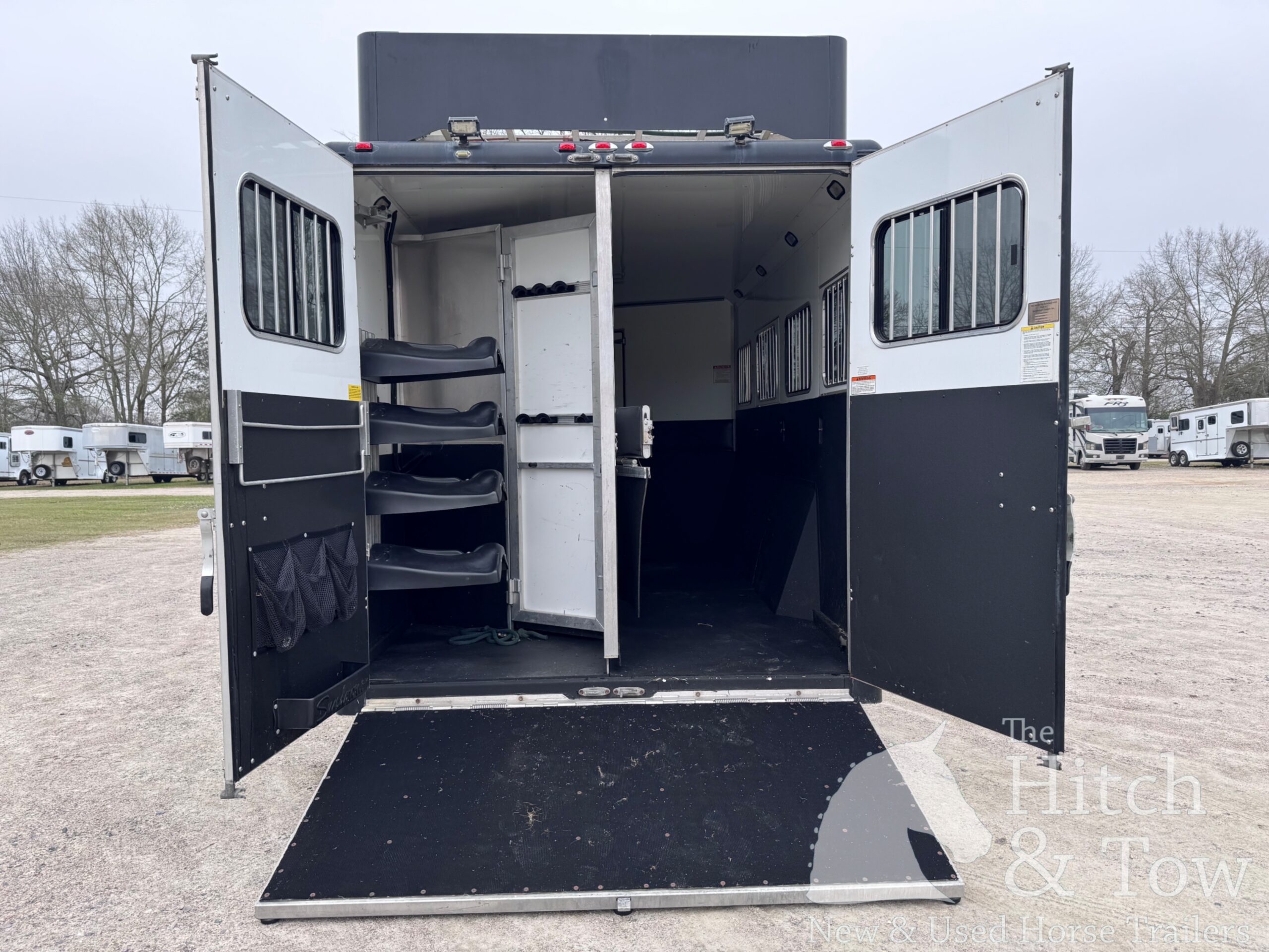 2006 SUNDOWNER 4 HORSE SLANT LOAD W/ 18′ LIVING QUARTERS TRAILER W/ UPGRADES $69,900