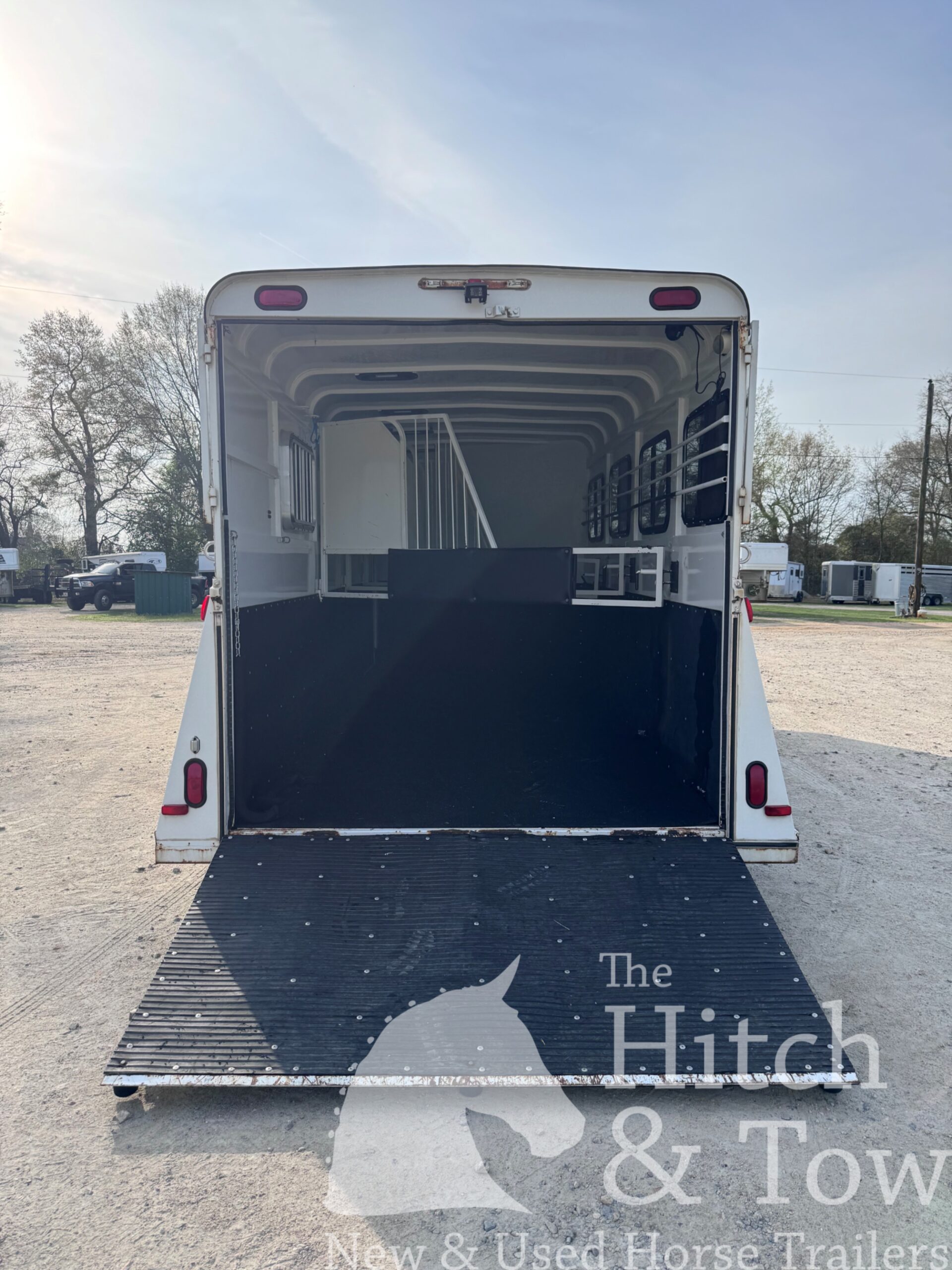 2019 Bee 4 HORSE SLANT LOAD GOOSENECK w/ DRESSING ROOM! $15,500