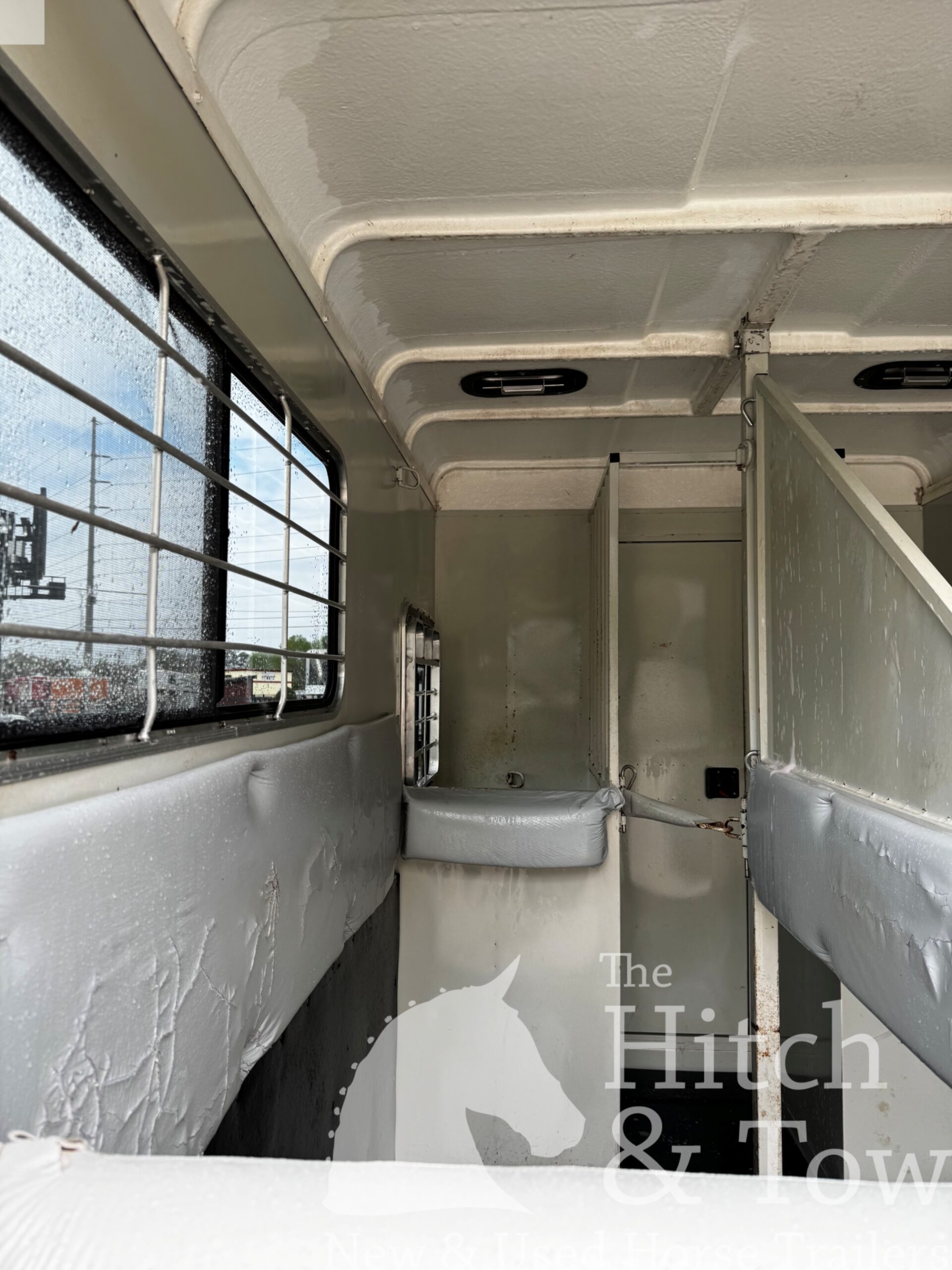 1999 HAWK 2 HORSE BUMPER PULL W/ MANGERS $7,900