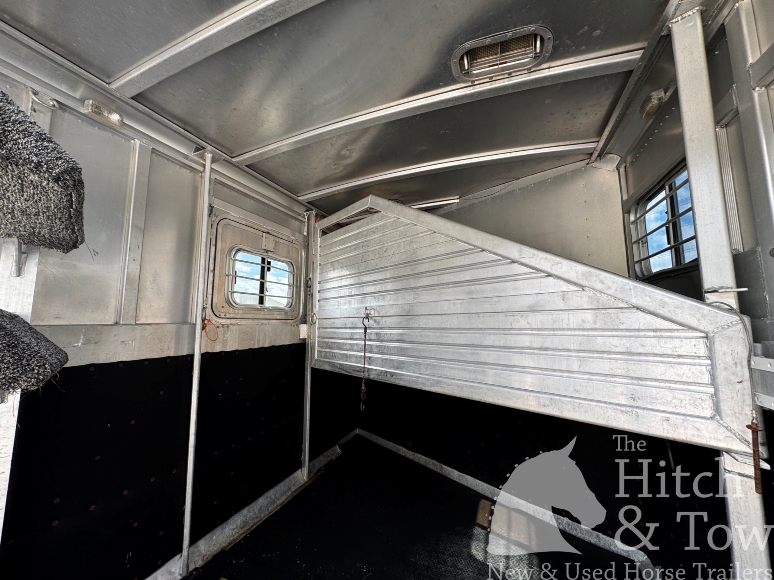 1994 FEATHERLTE 2 HORSE SLANT GOOSENECK W/ WEEKENDER! $10,500