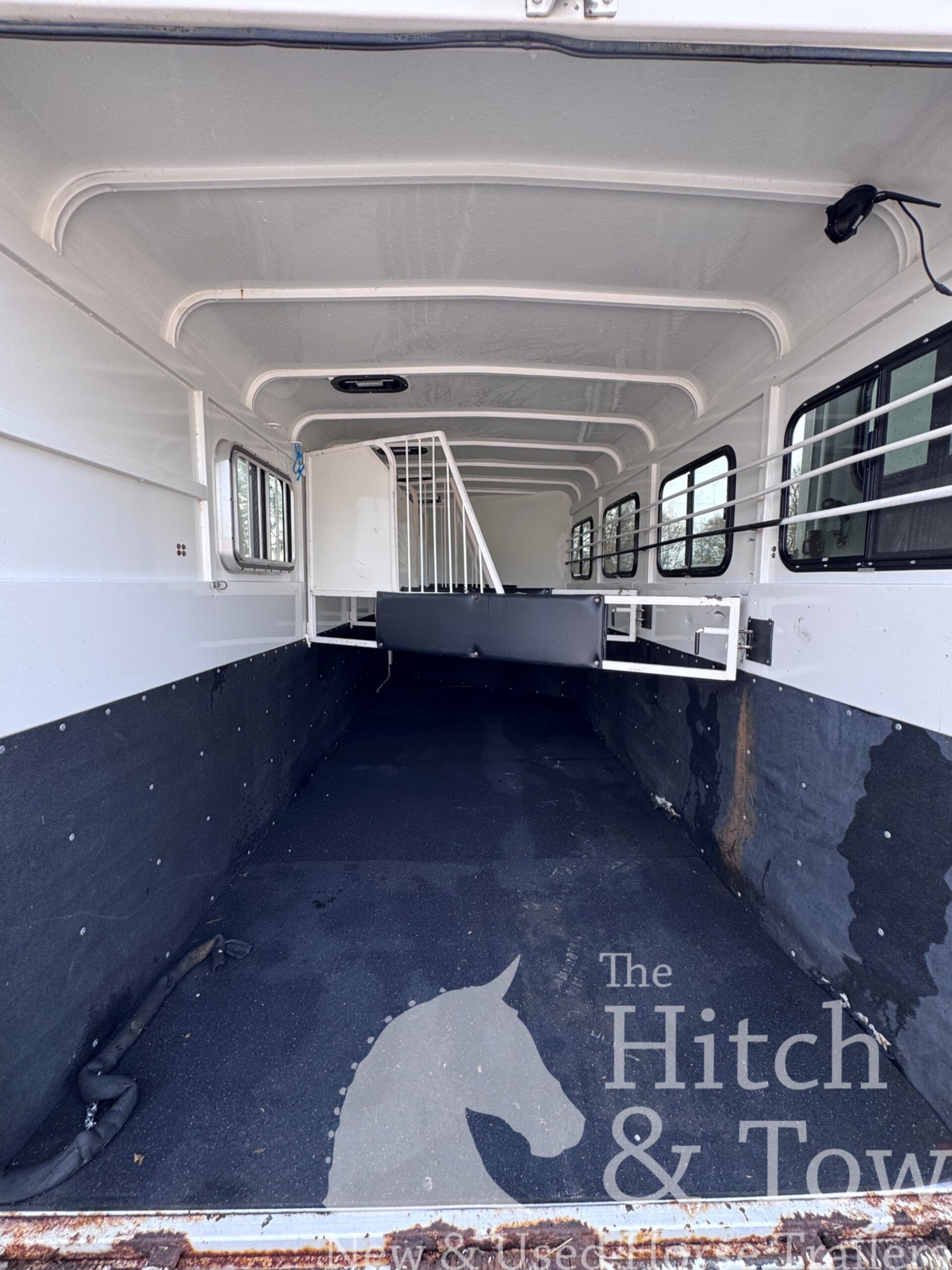 2019 Bee 4 HORSE SLANT LOAD GOOSENECK w/ DRESSING ROOM! $15,500