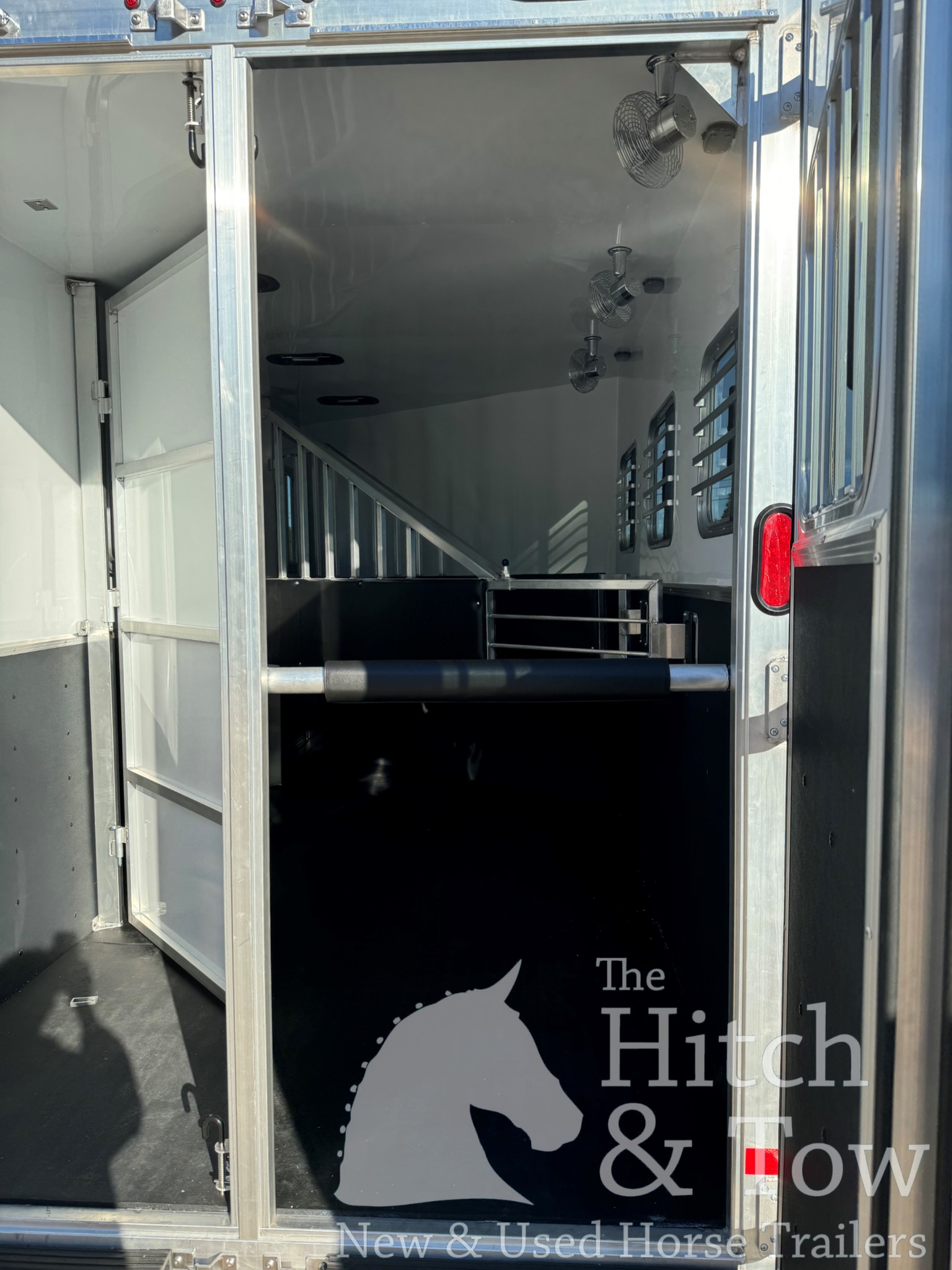 2026 KIEFERBILT 3 HORSE SLANT BUMPER PULL W/ DRESSING ROOM $25,500