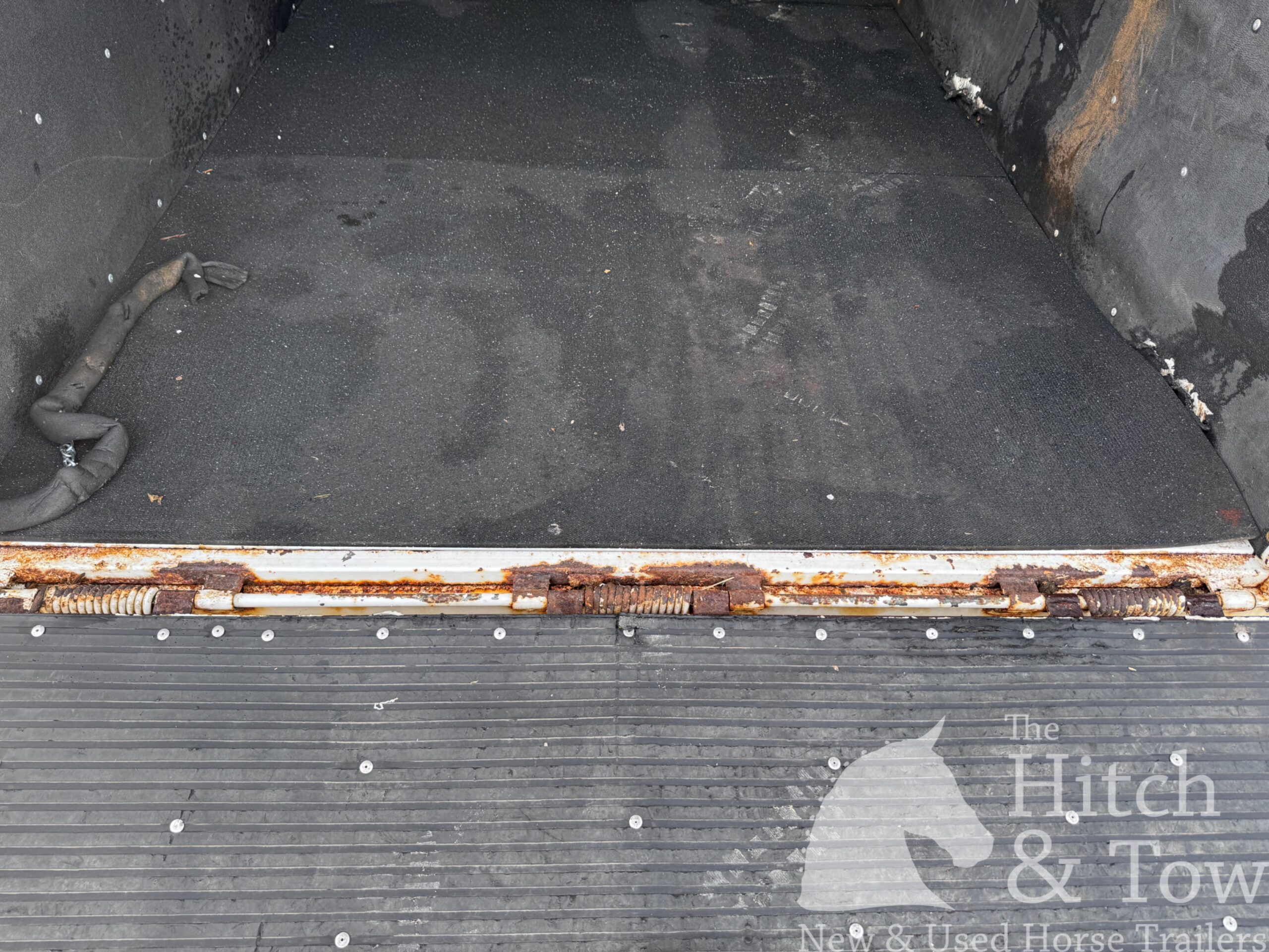 2019 Bee 4 HORSE SLANT LOAD GOOSENECK w/ DRESSING ROOM! $15,500