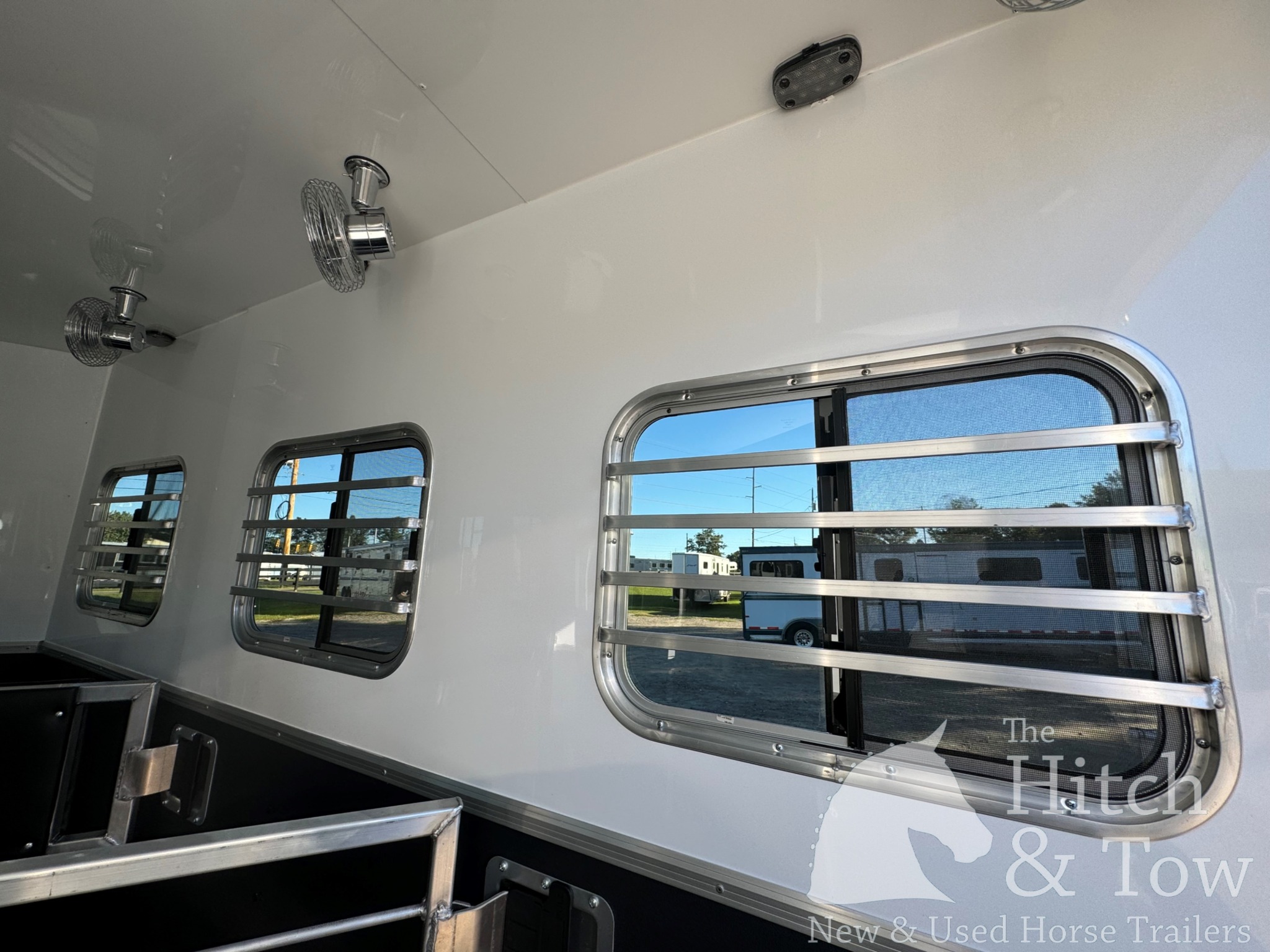 2026 KIEFERBILT 3 HORSE SLANT BUMPER PULL W/ DRESSING ROOM $25,500