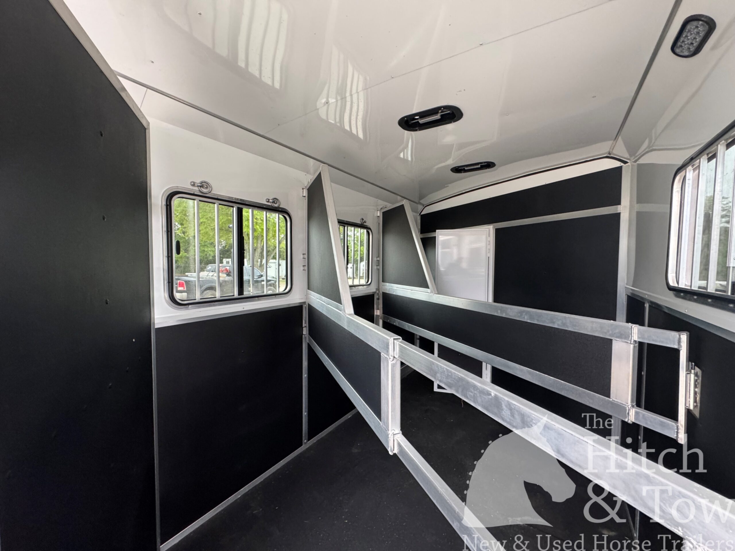 2022 SHADOW 3 HORSE SLANT LOAD LIVING QUARTERS TRAILER W/ UPGRADES! $39,000