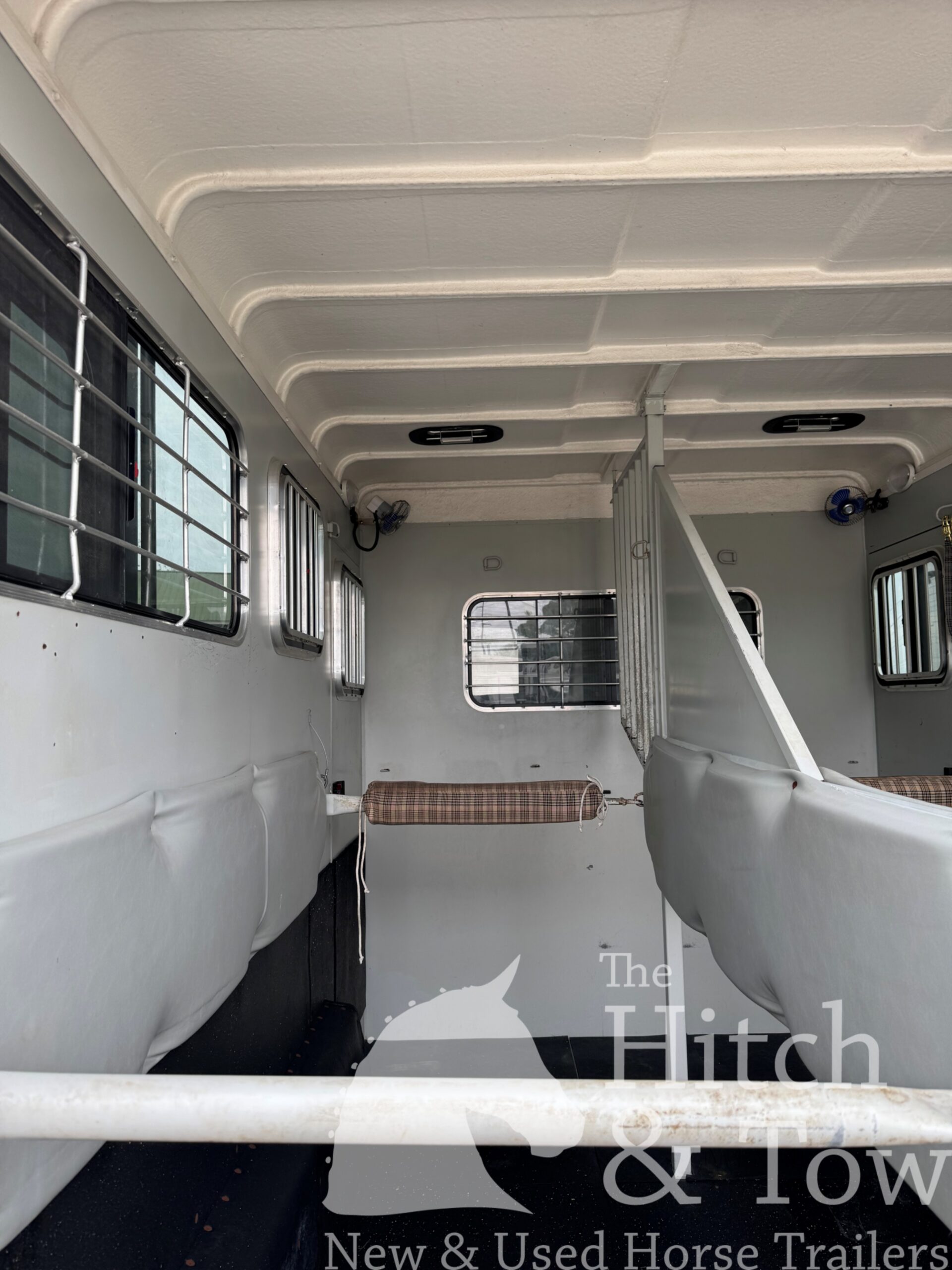 2022 HAWK 2 HORSE BUMPER PULL W/ DRESSING ROOM & WARMBLOOD SIZE!! $23,500