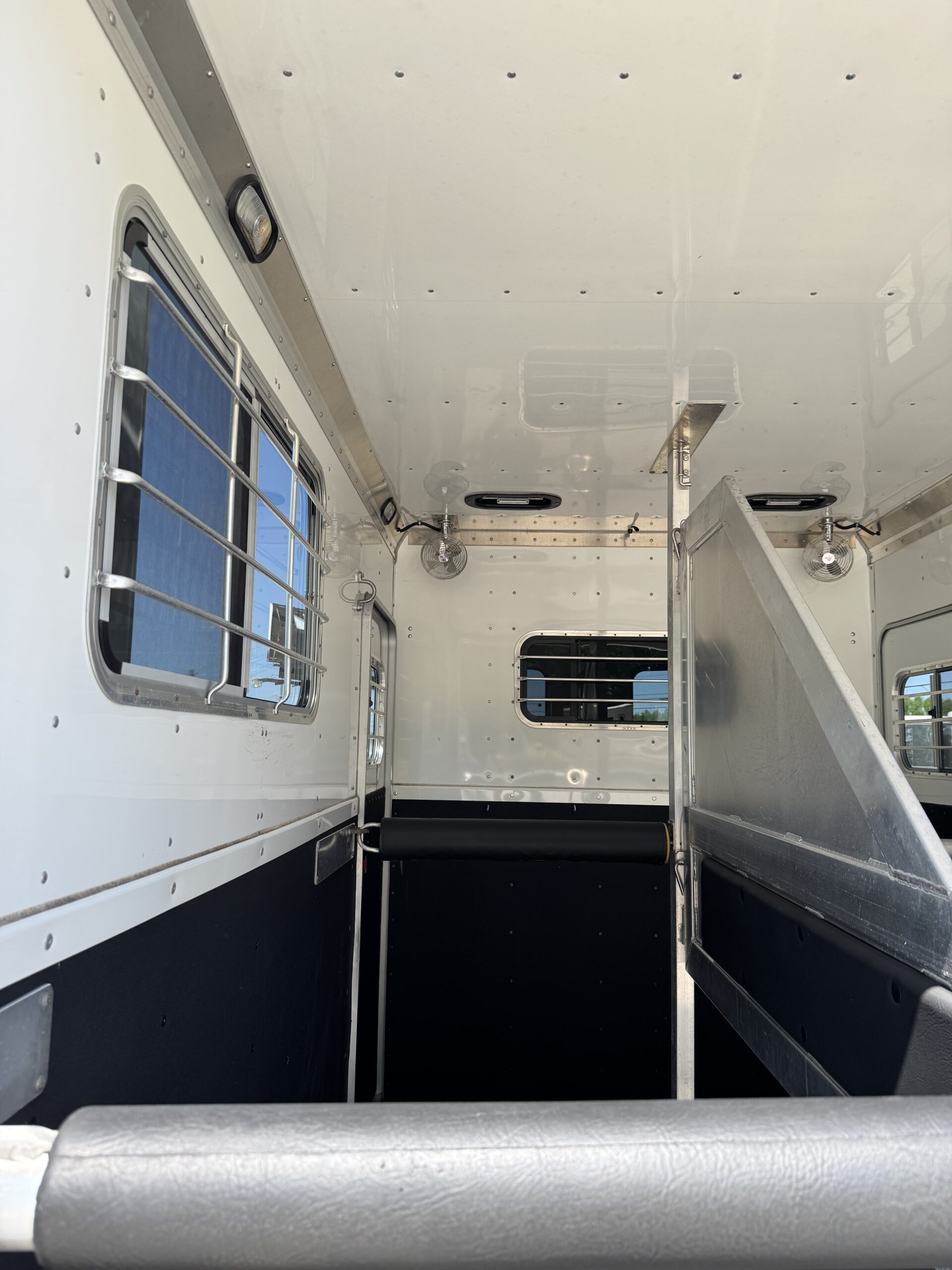 TOP OF THE LINE 2010 Eby 2 Horse Straight Load Bumper Pull $19,500