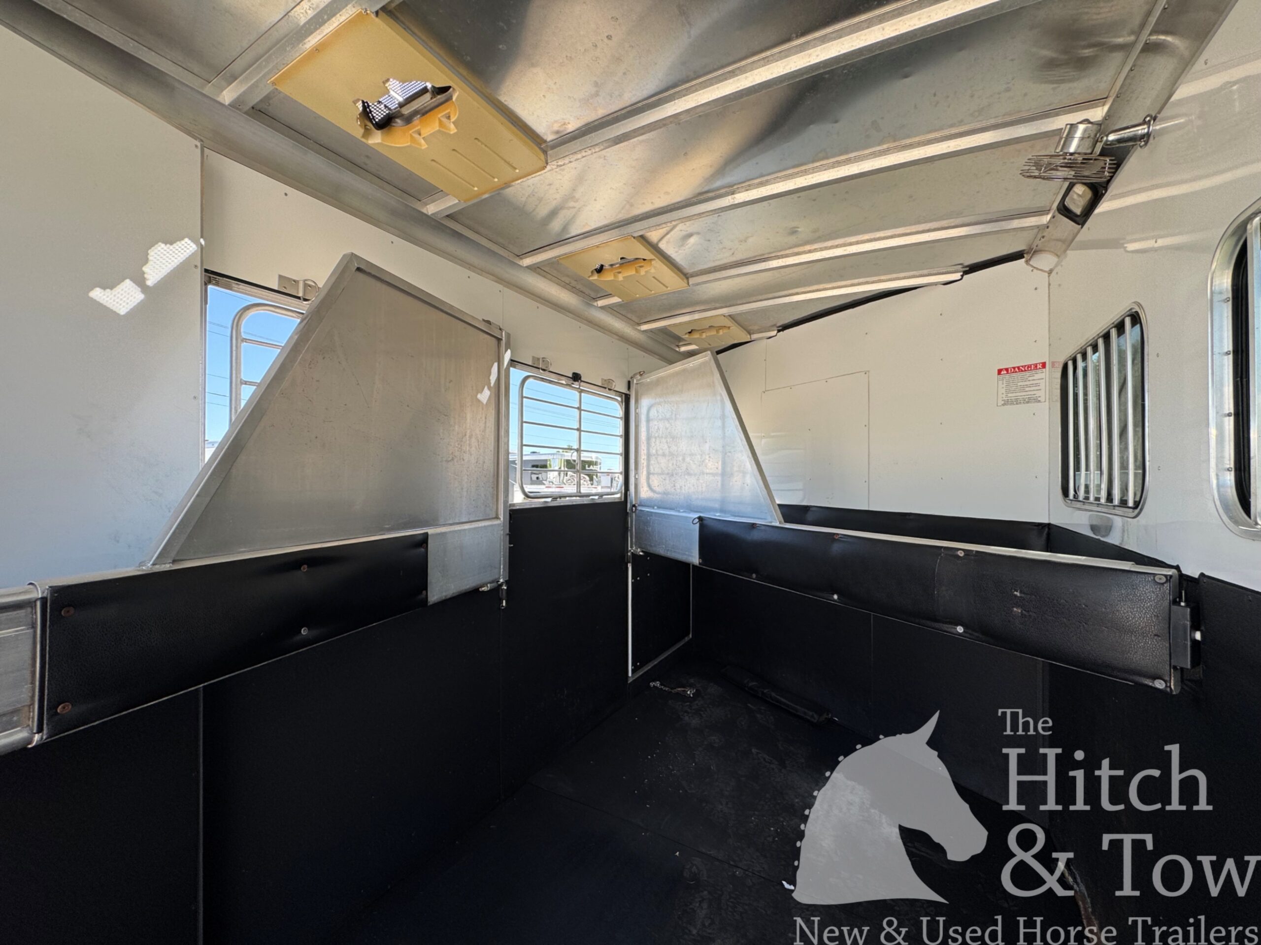 2007 SUNDOWNER 3 HORSE GOOSENECK, TONS OF OPTIONS AND UPGRADES! $13,500