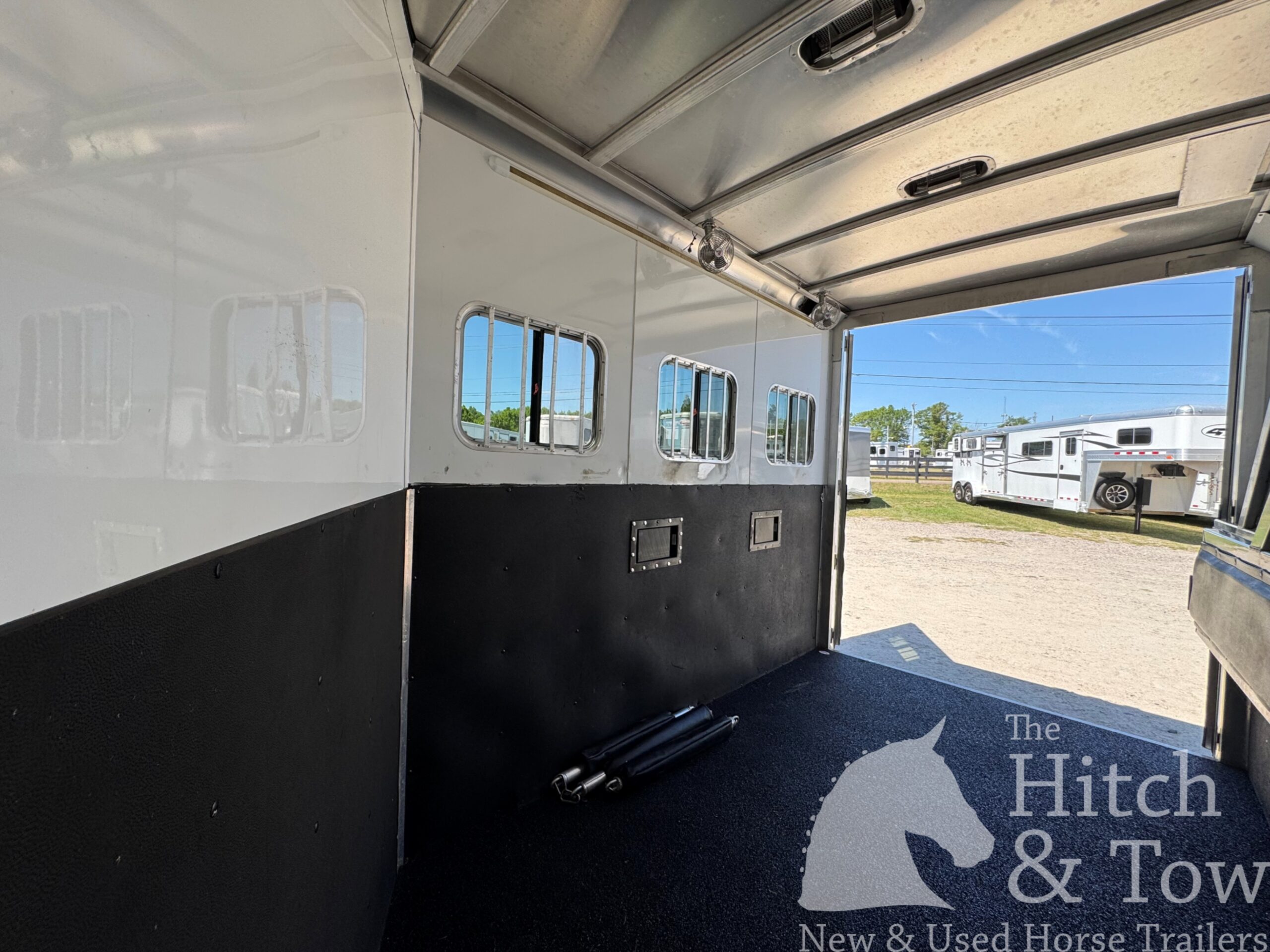 2017 SOONER 3 HORSE SLANT GOOSENECK TRAILER W/ UPGRADES! $23,500