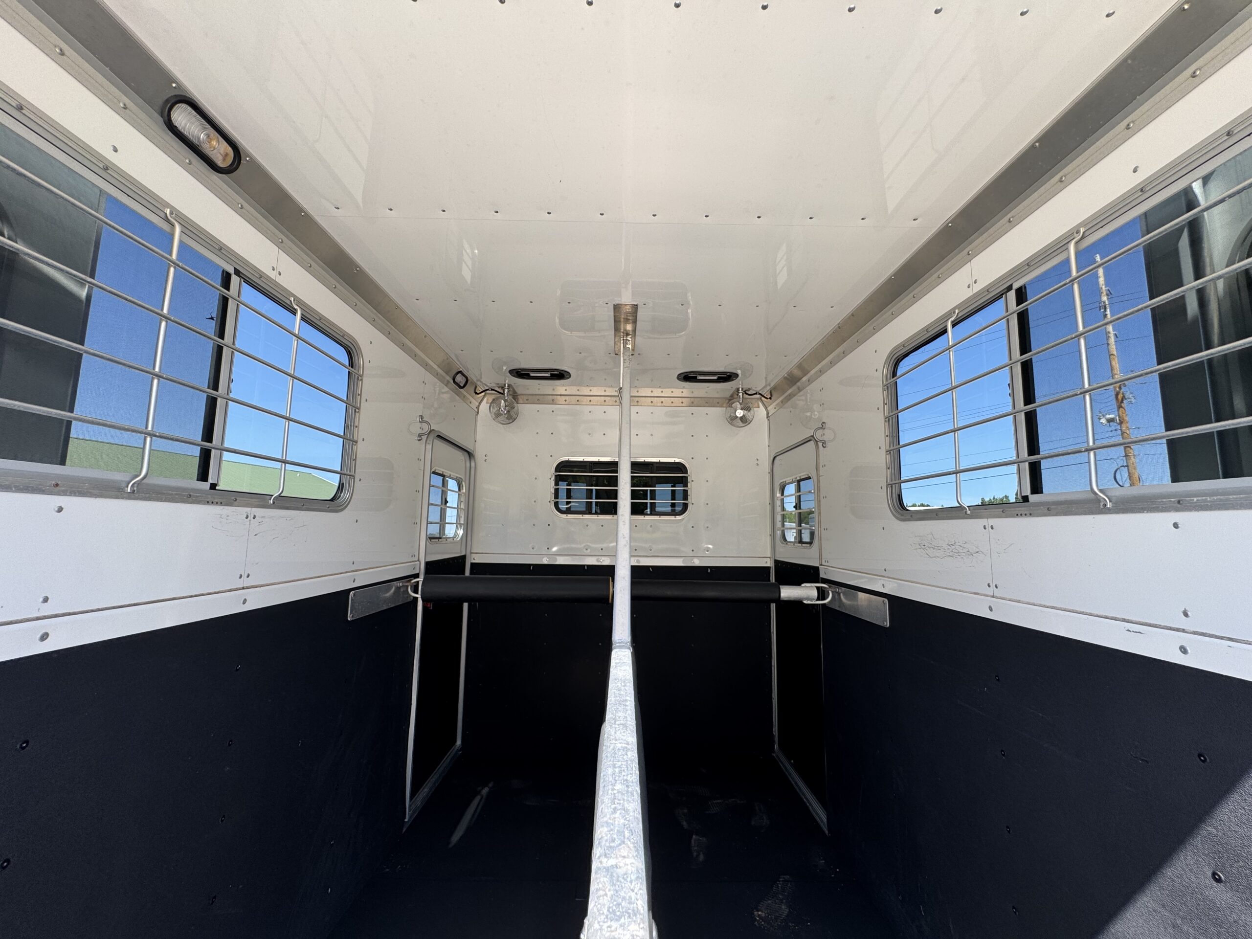 TOP OF THE LINE 2010 Eby 2 Horse Straight Load Bumper Pull $19,500