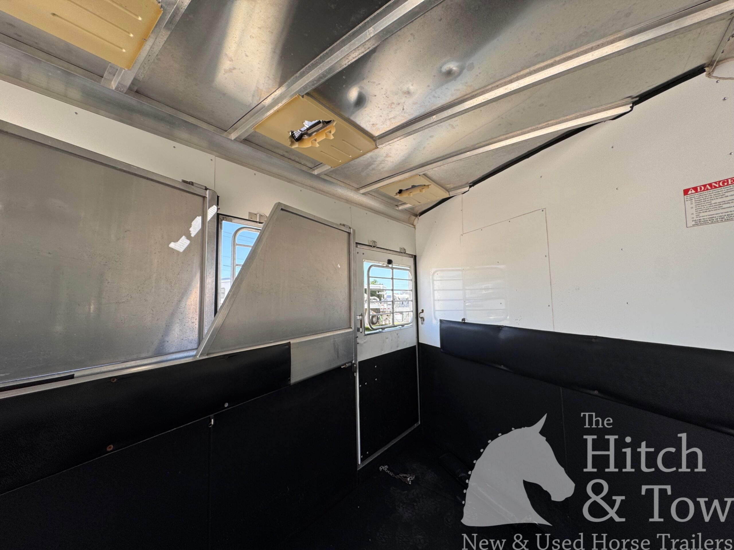 2007 SUNDOWNER 3 HORSE GOOSENECK, TONS OF OPTIONS AND UPGRADES! $13,500