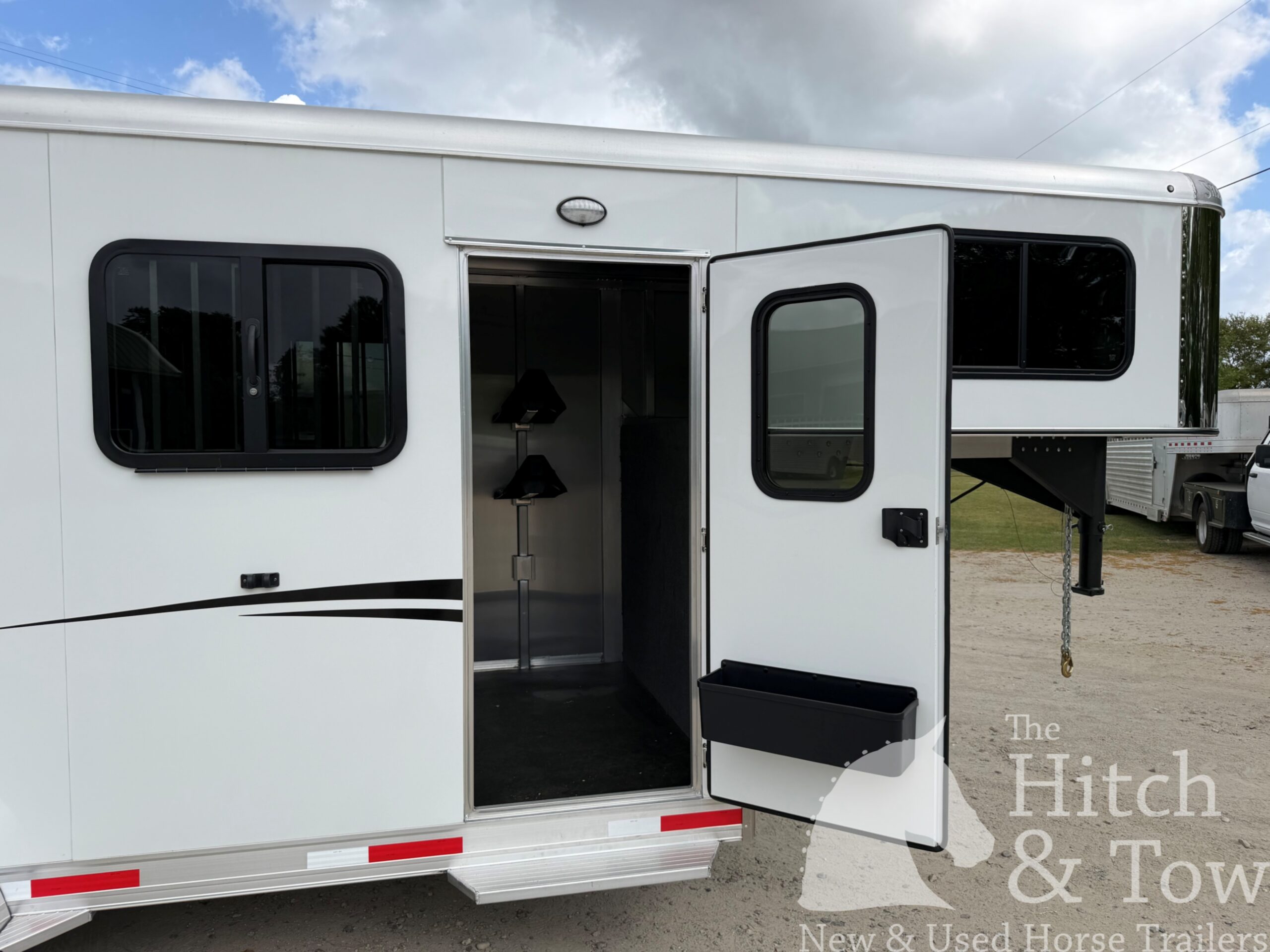 2026 SHADOW 2 HORSE GOOSENECK TRAILER $25,500