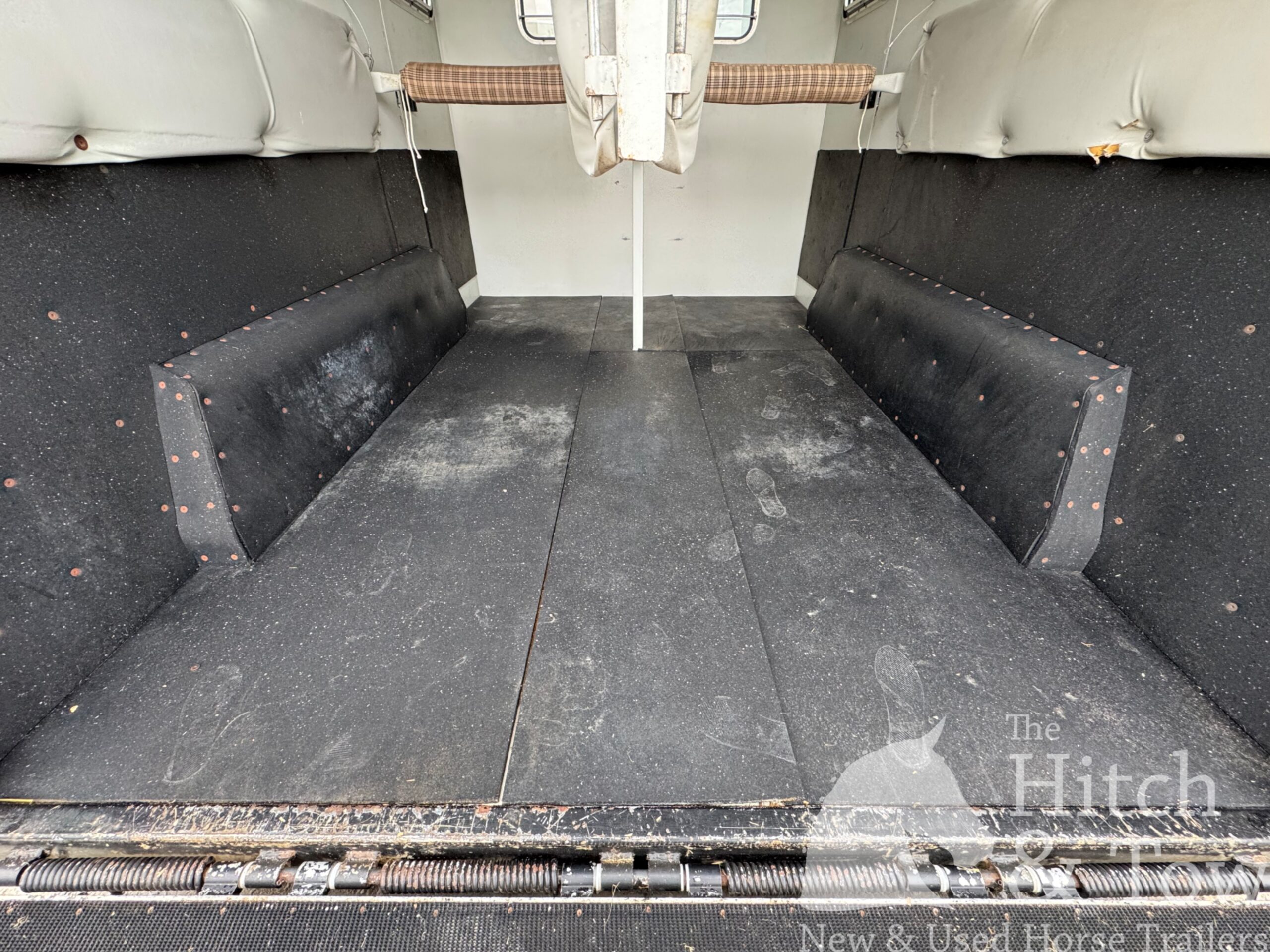 2022 HAWK 2 HORSE BUMPER PULL W/ DRESSING ROOM & WARMBLOOD SIZE!! $23,500