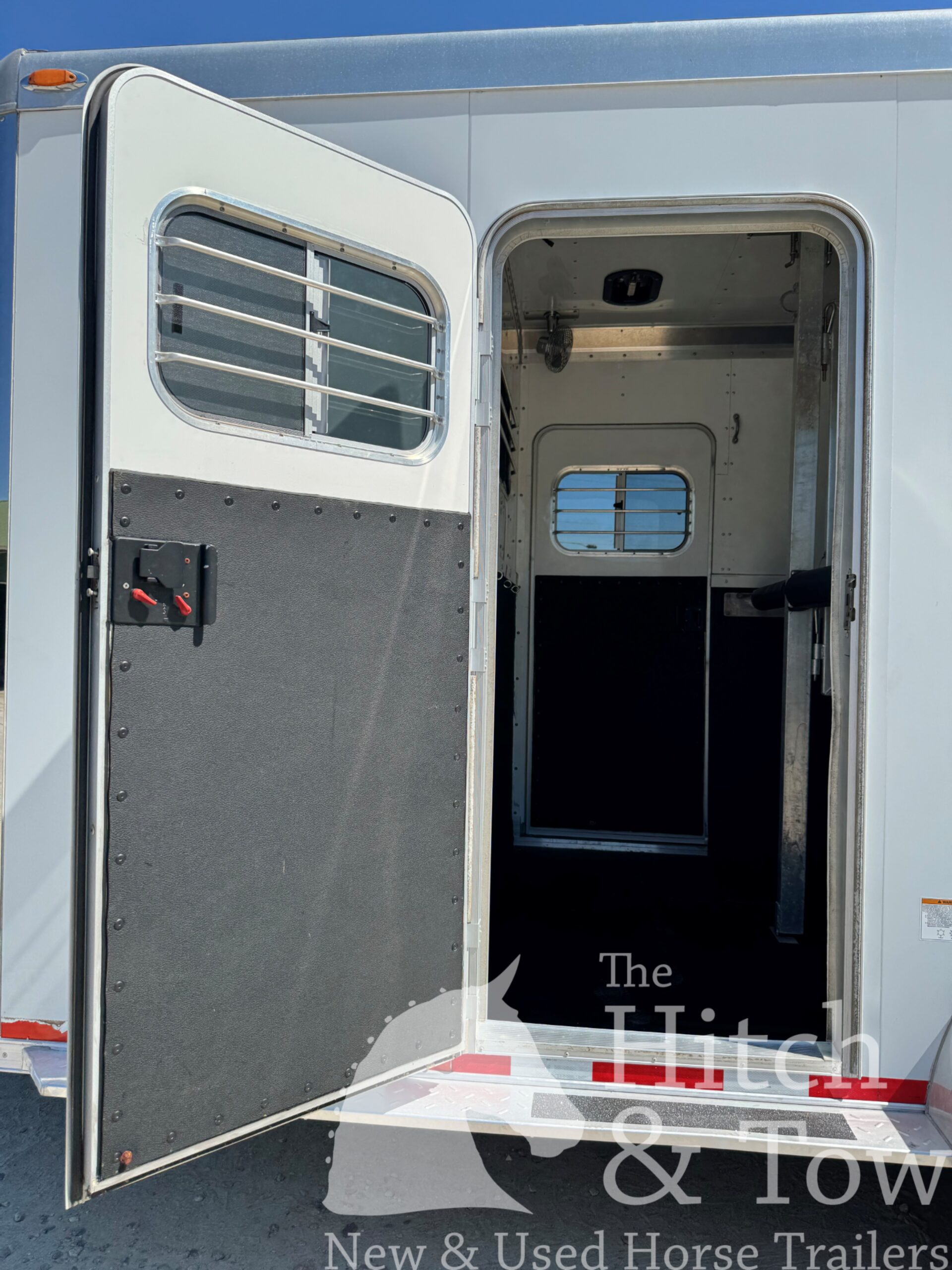 TOP OF THE LINE 2010 Eby 2 Horse Straight Load Bumper Pull $19,500