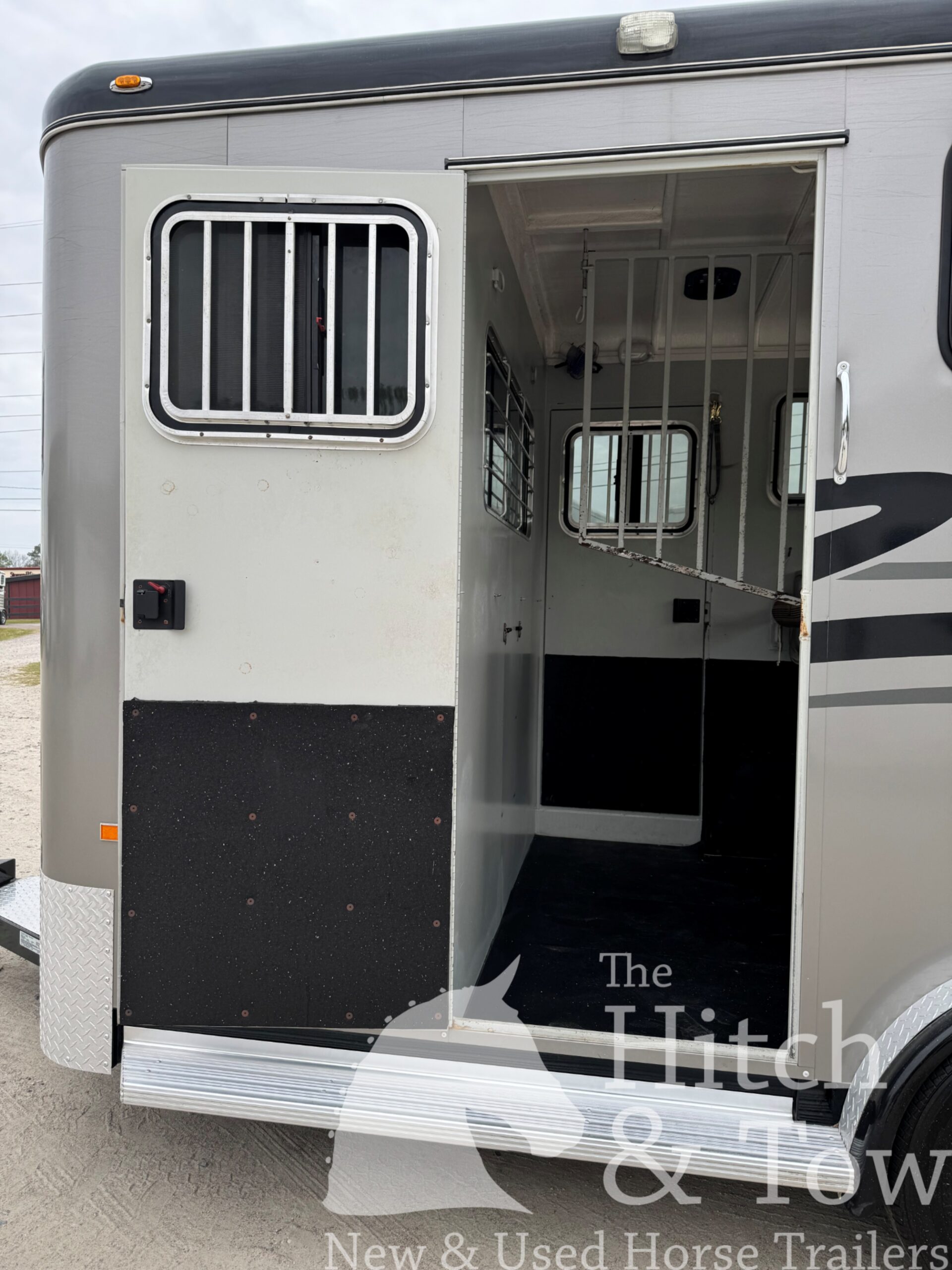 2022 HAWK 2 HORSE BUMPER PULL W/ DRESSING ROOM & WARMBLOOD SIZE!! $23,500