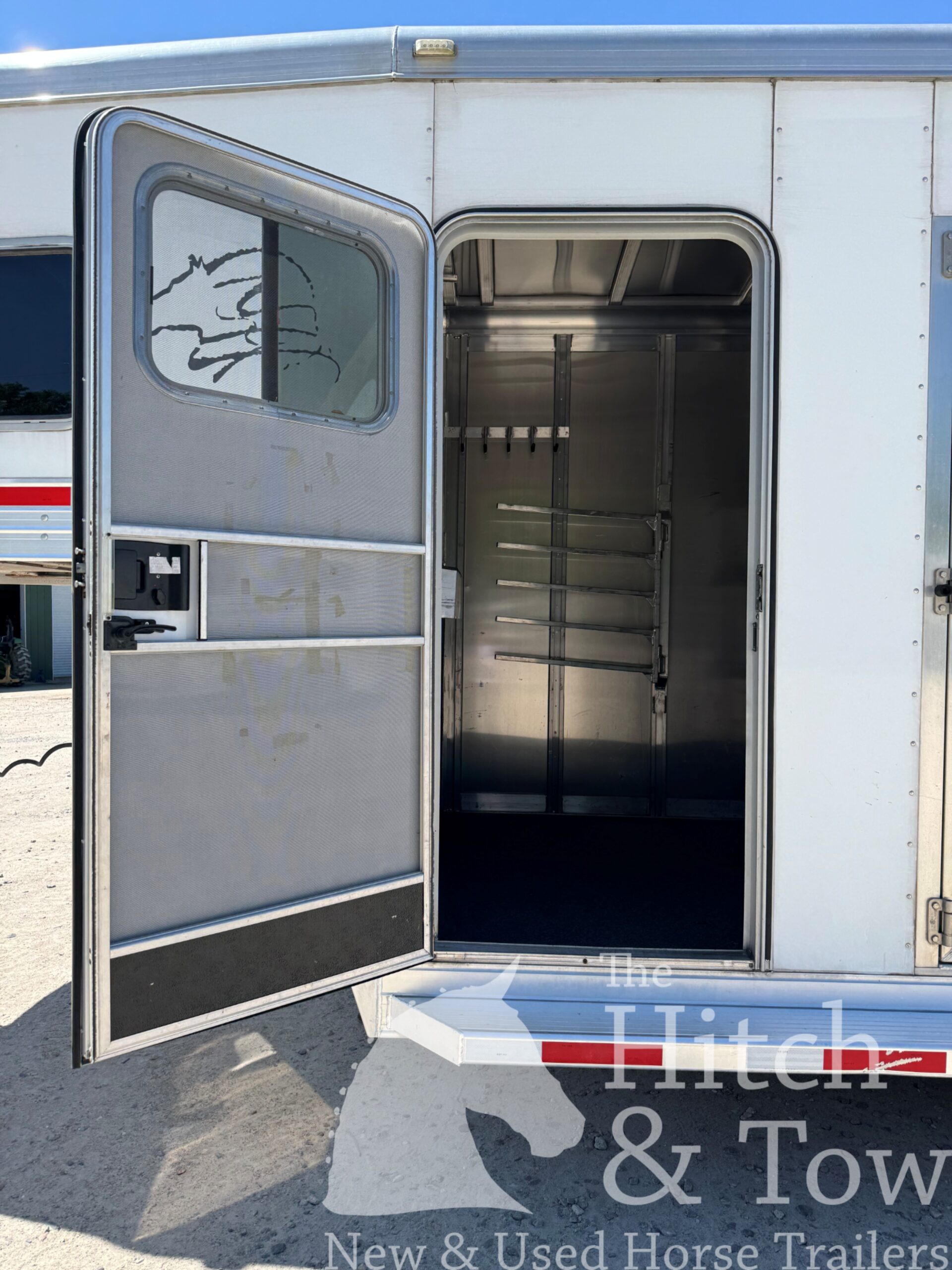 2017 SOONER 3 HORSE SLANT GOOSENECK TRAILER W/ UPGRADES! $23,500