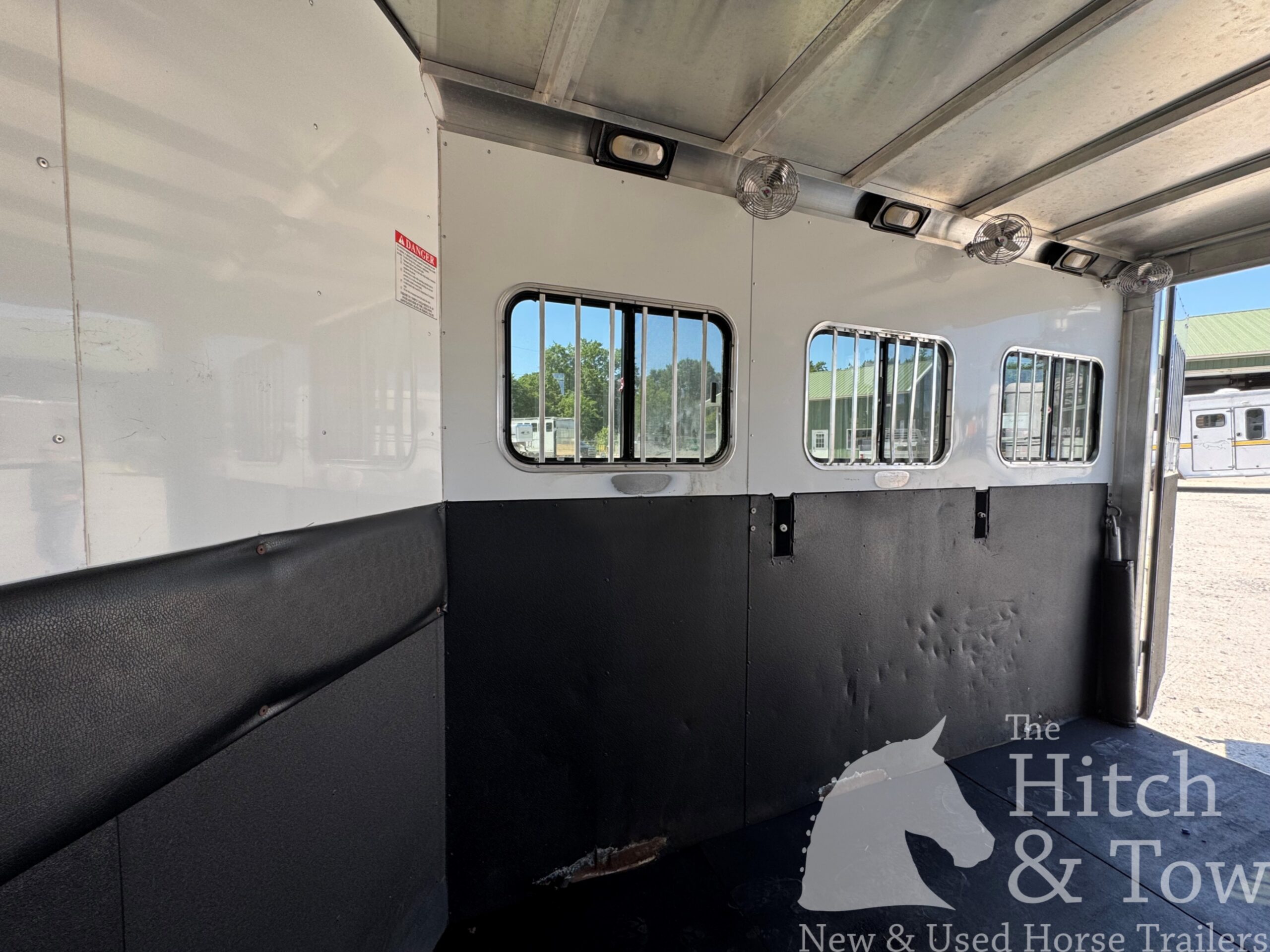 2007 SUNDOWNER 3 HORSE GOOSENECK, TONS OF OPTIONS AND UPGRADES! $13,500