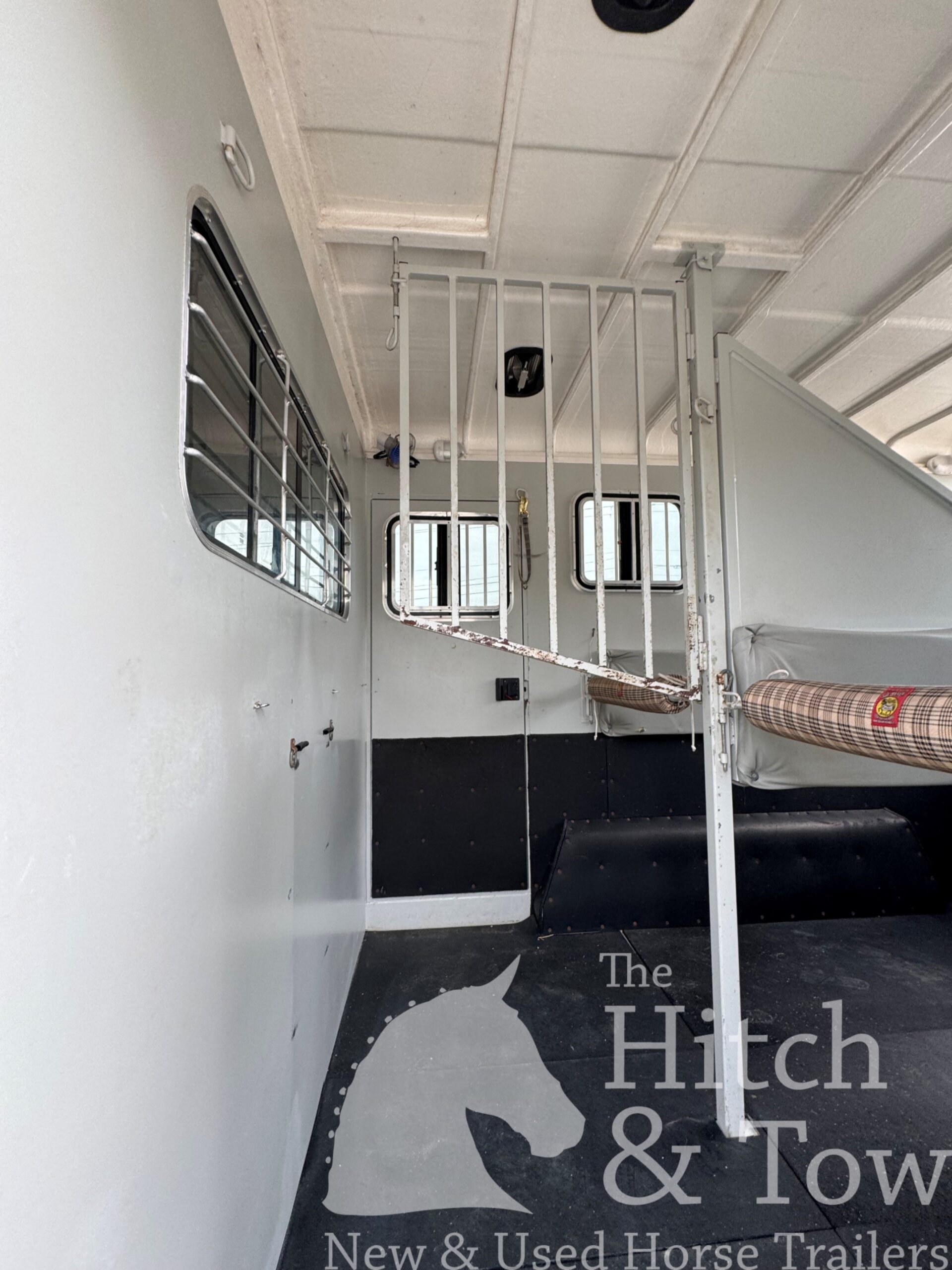 2022 HAWK 2 HORSE BUMPER PULL W/ DRESSING ROOM & WARMBLOOD SIZE!! $23,500