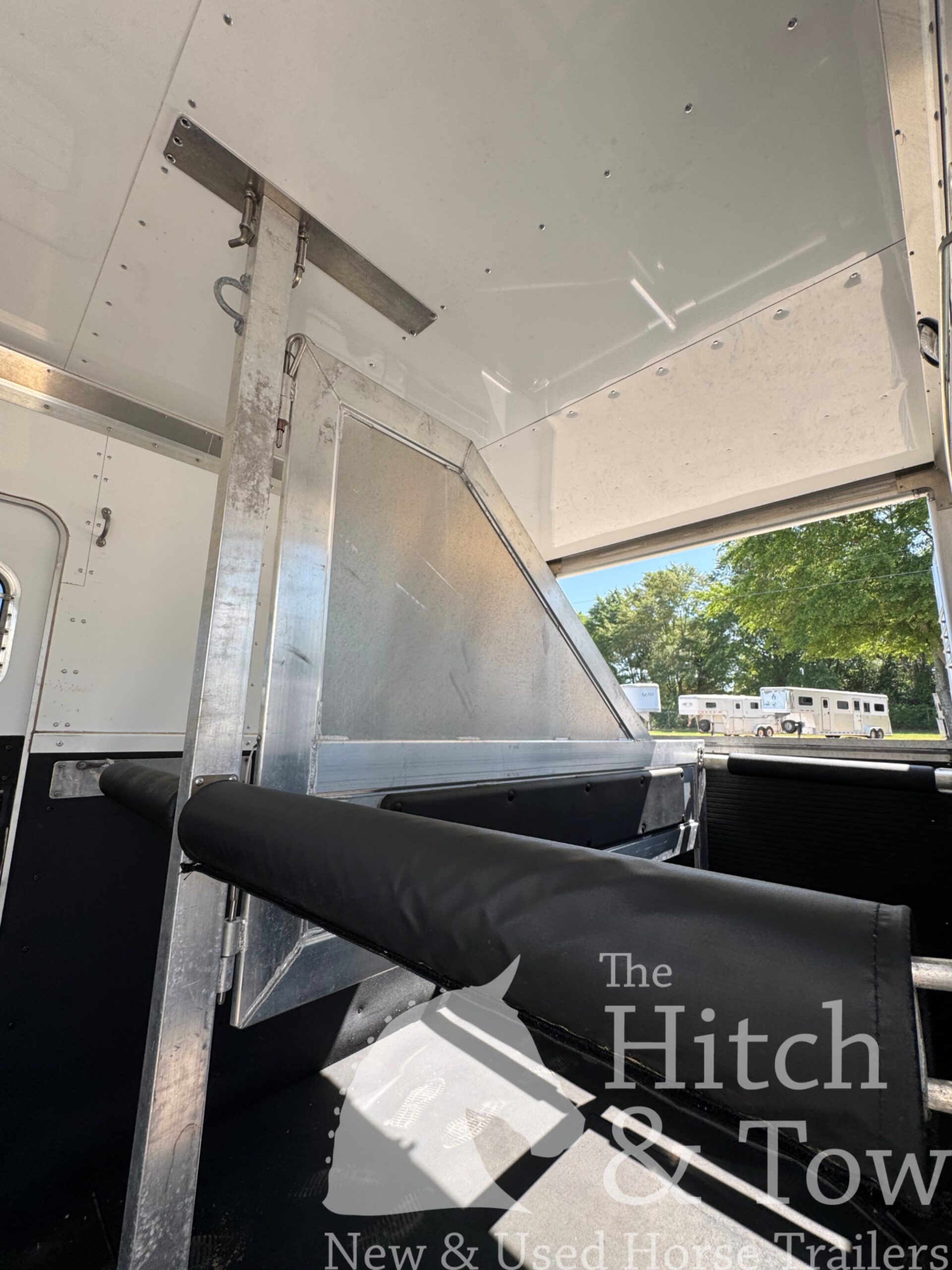 TOP OF THE LINE 2010 Eby 2 Horse Straight Load Bumper Pull $19,500