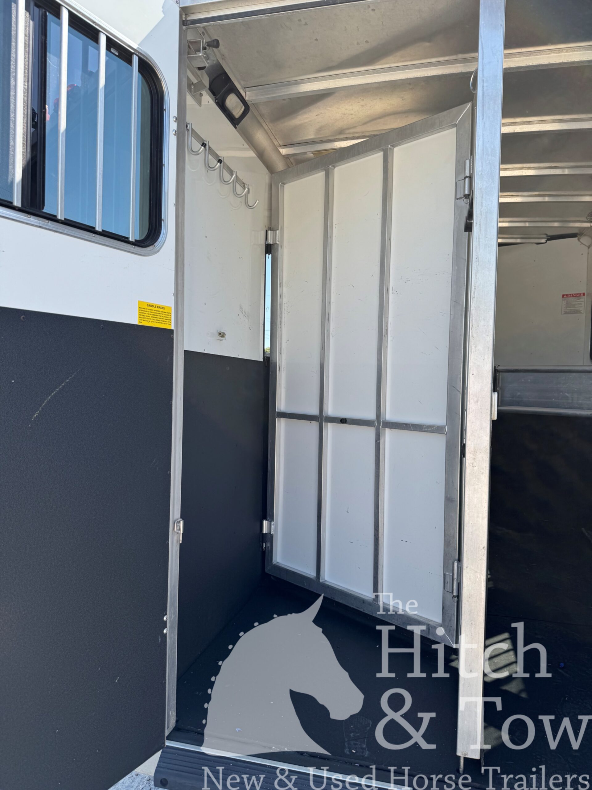 2007 SUNDOWNER 3 HORSE GOOSENECK, TONS OF OPTIONS AND UPGRADES! $13,500