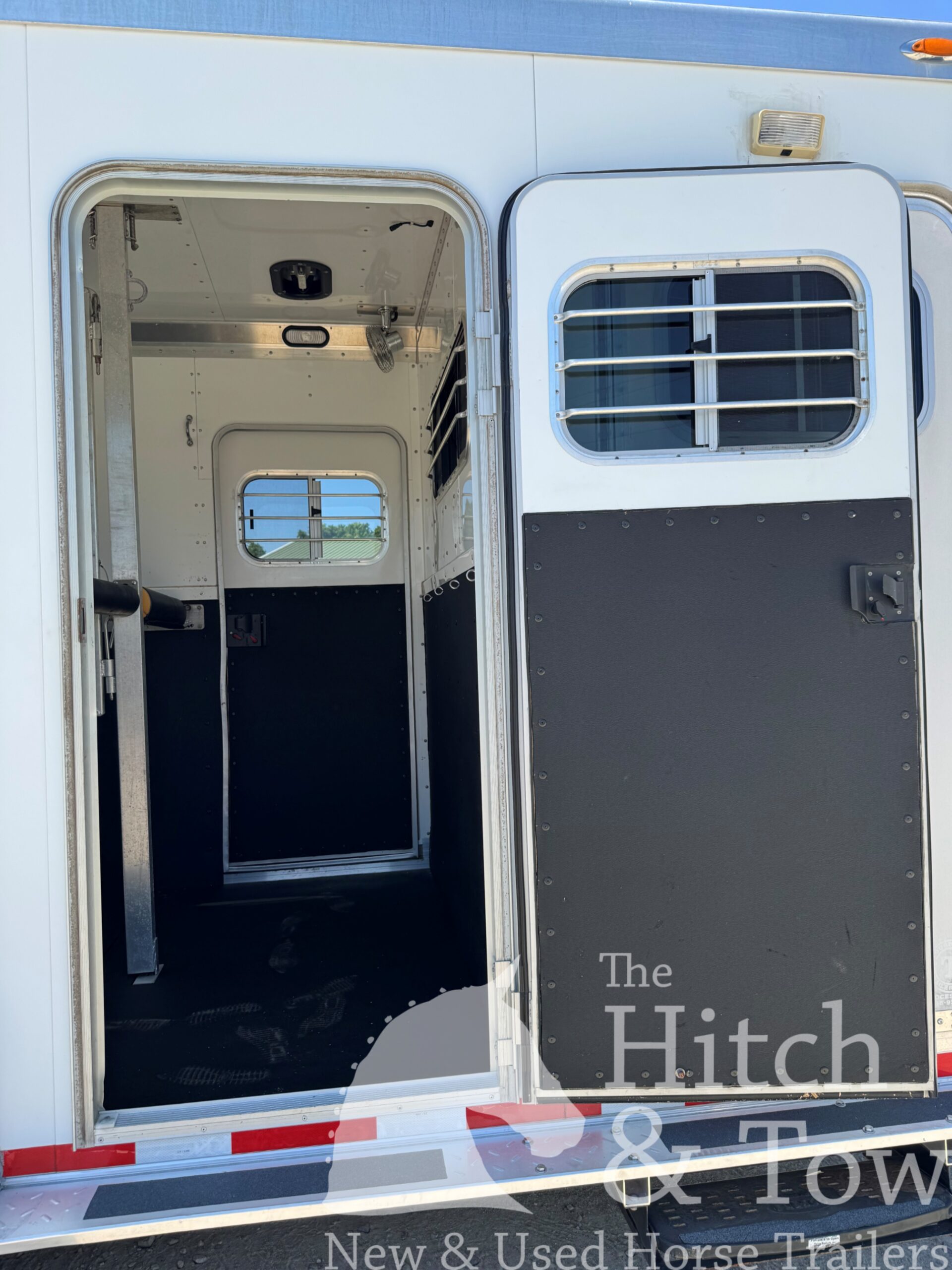 TOP OF THE LINE 2010 Eby 2 Horse Straight Load Bumper Pull $19,500