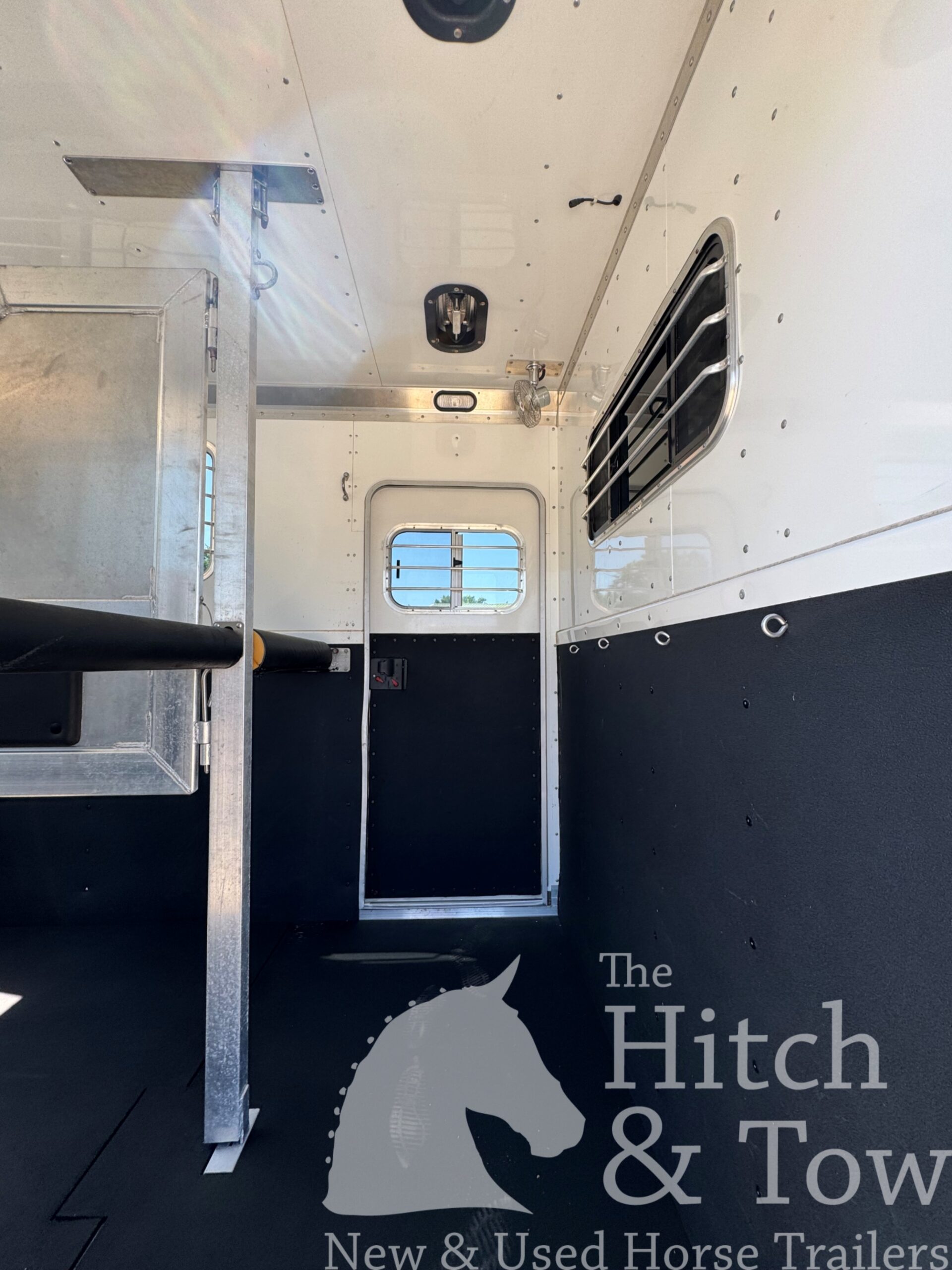 TOP OF THE LINE 2010 Eby 2 Horse Straight Load Bumper Pull $19,500