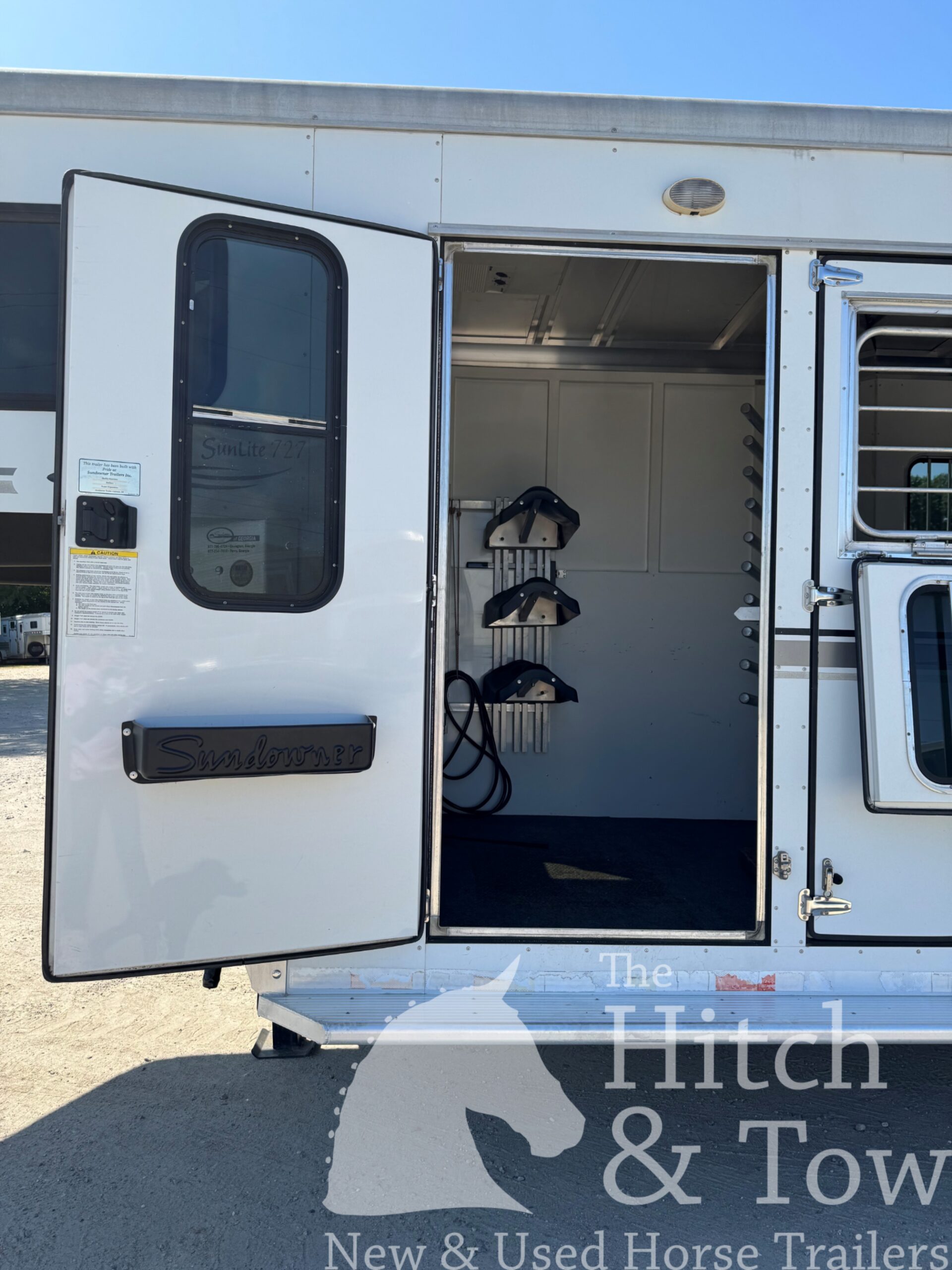 2007 SUNDOWNER 3 HORSE GOOSENECK, TONS OF OPTIONS AND UPGRADES! $13,500