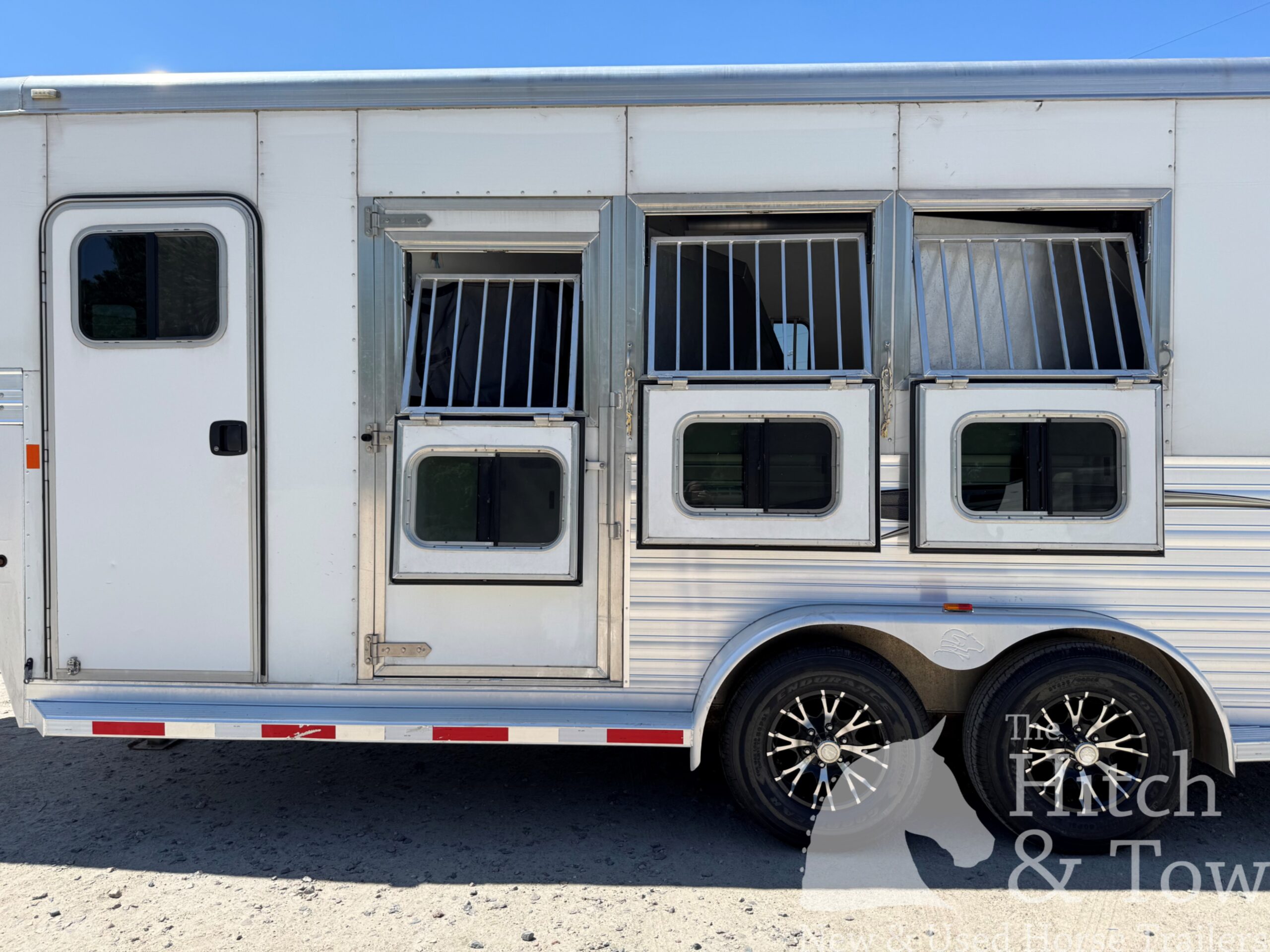 2017 SOONER 3 HORSE SLANT GOOSENECK TRAILER W/ UPGRADES! $23,500