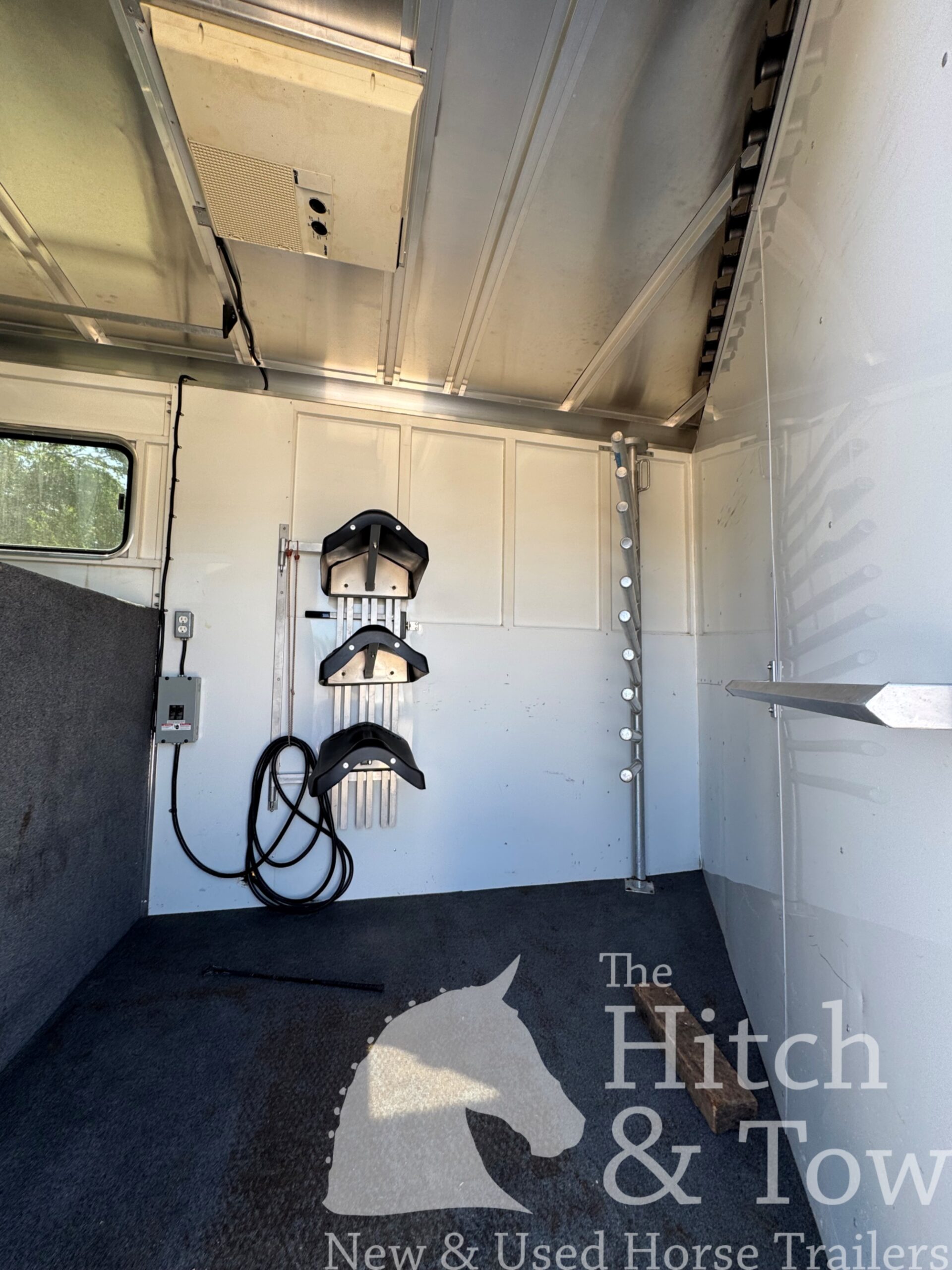 2007 SUNDOWNER 3 HORSE GOOSENECK, TONS OF OPTIONS AND UPGRADES! $13,500