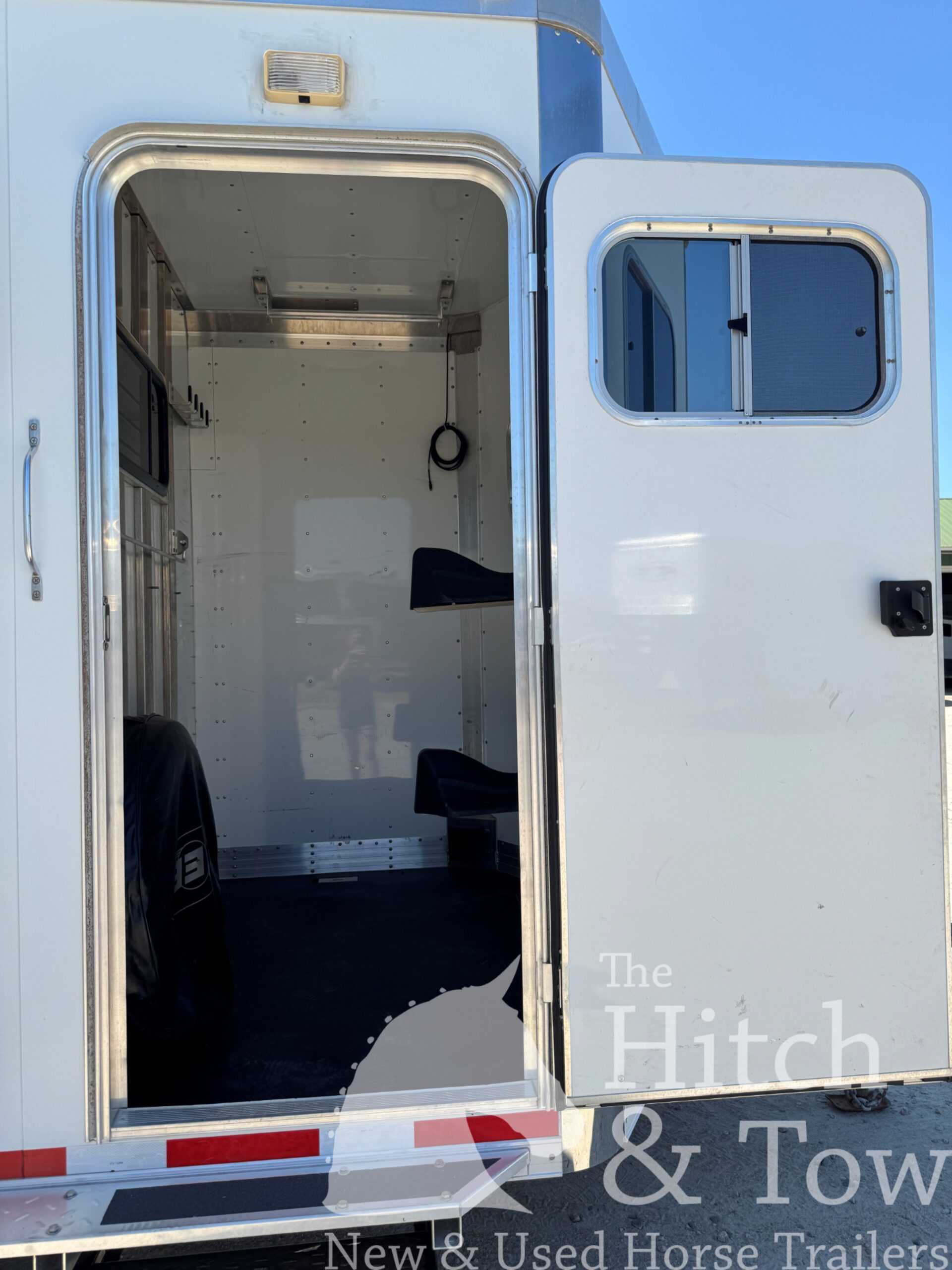 TOP OF THE LINE 2010 Eby 2 Horse Straight Load Bumper Pull $19,500