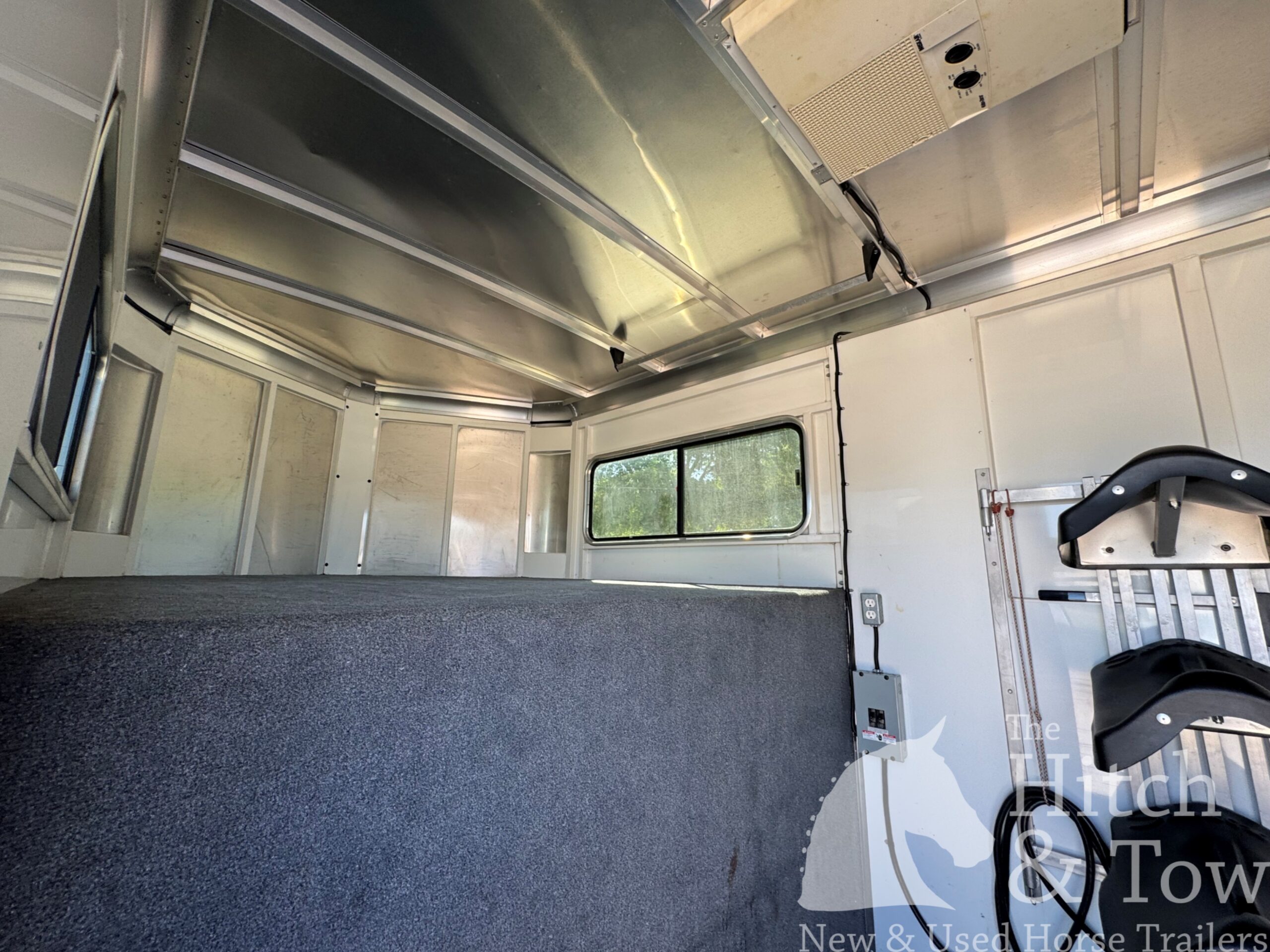 2007 SUNDOWNER 3 HORSE GOOSENECK, TONS OF OPTIONS AND UPGRADES! $13,500