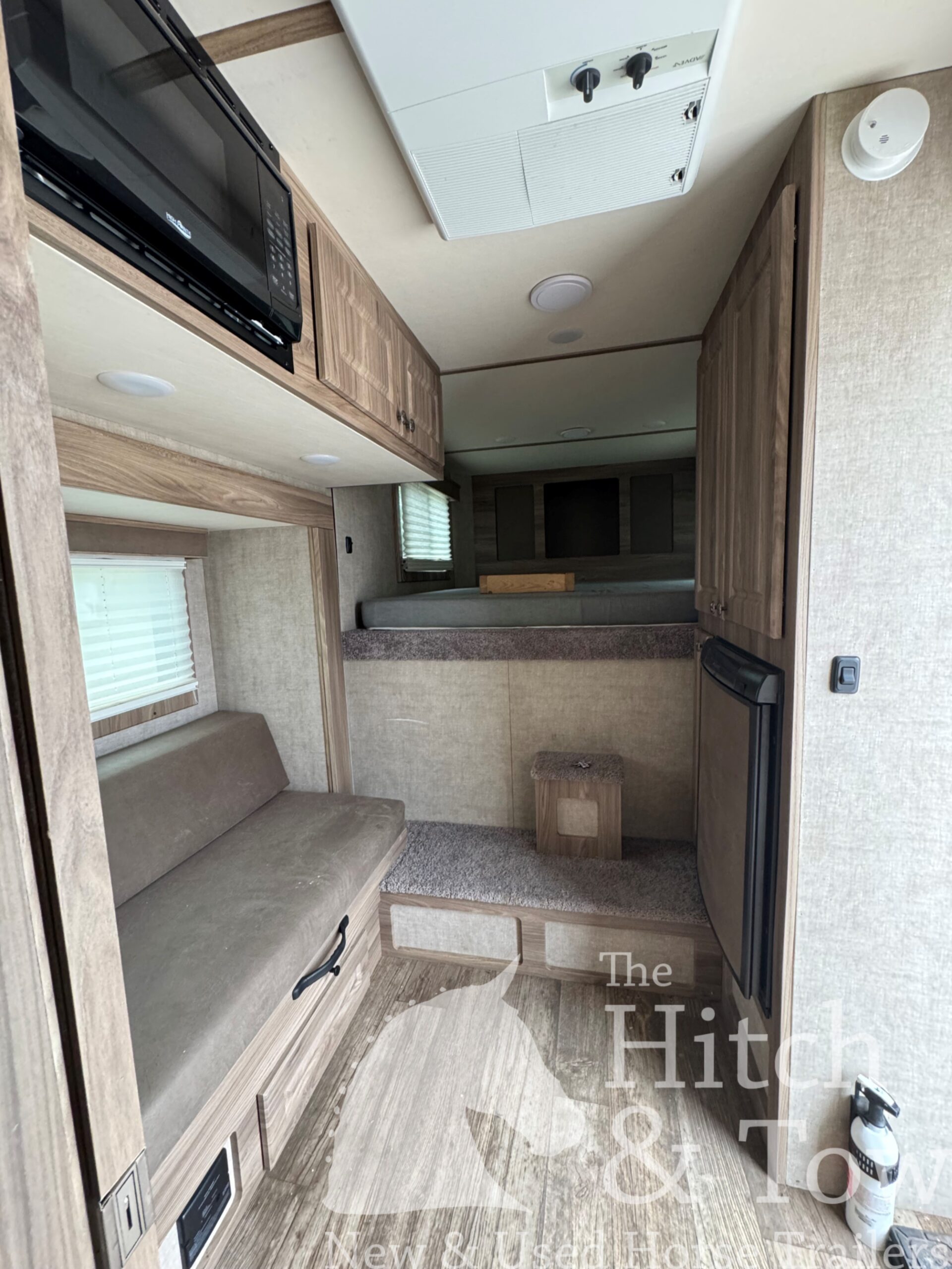2022 SHADOW 3 HORSE SLANT LOAD LIVING QUARTERS TRAILER W/ UPGRADES! $39,000