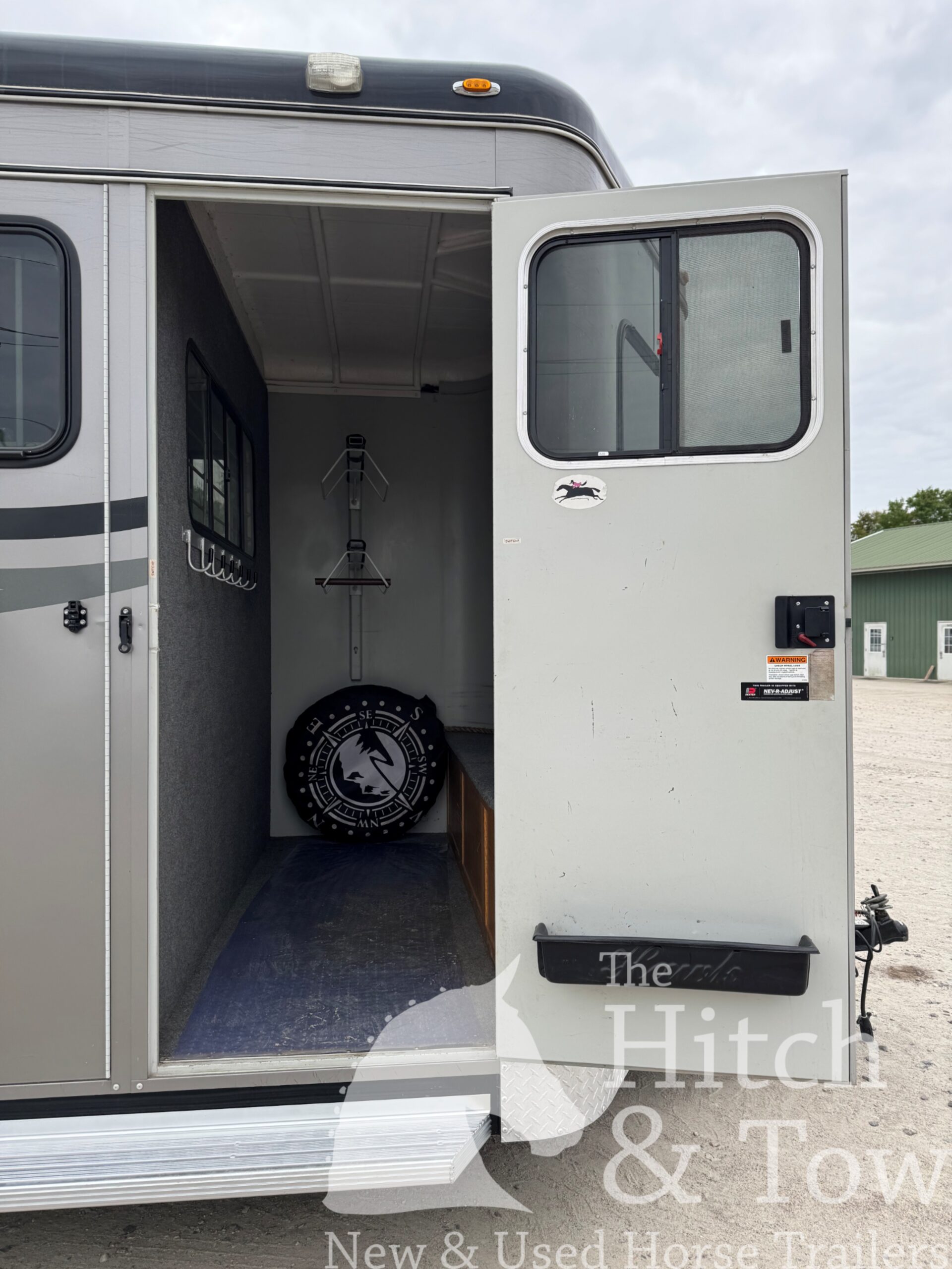 2022 HAWK 2 HORSE BUMPER PULL W/ DRESSING ROOM & WARMBLOOD SIZE!! $23,500