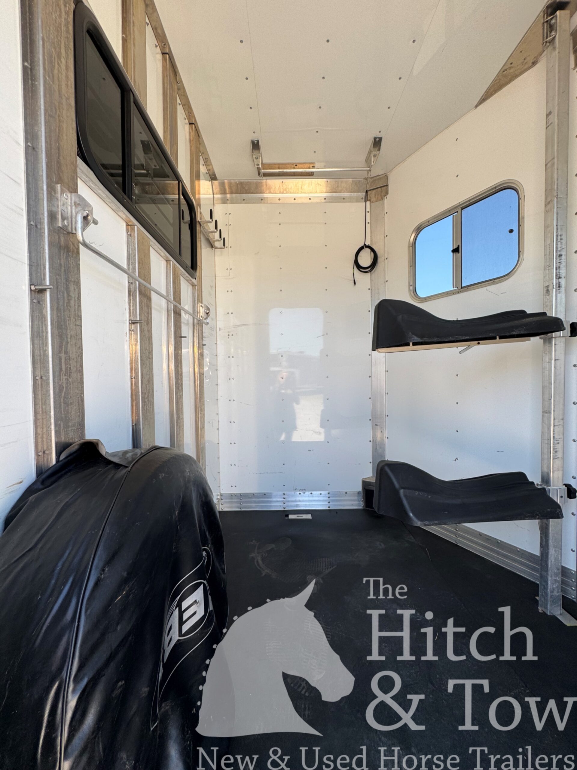 TOP OF THE LINE 2010 Eby 2 Horse Straight Load Bumper Pull $19,500