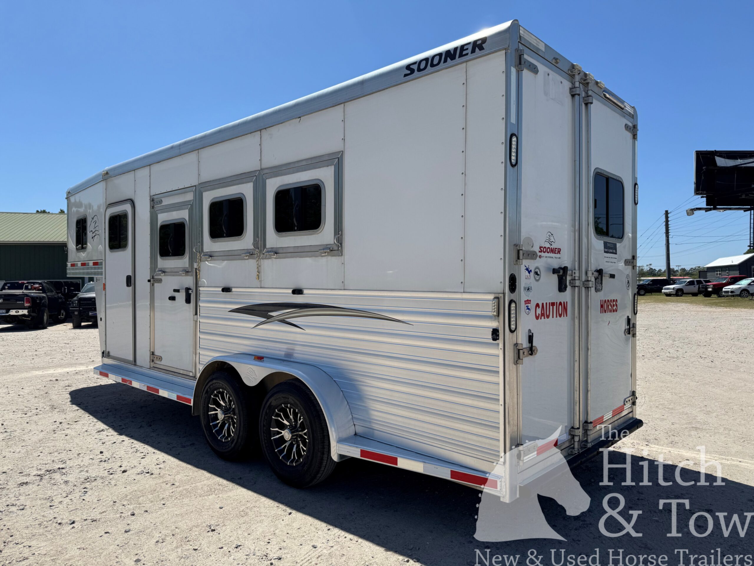 2017 SOONER 3 HORSE SLANT GOOSENECK TRAILER W/ UPGRADES! $23,500