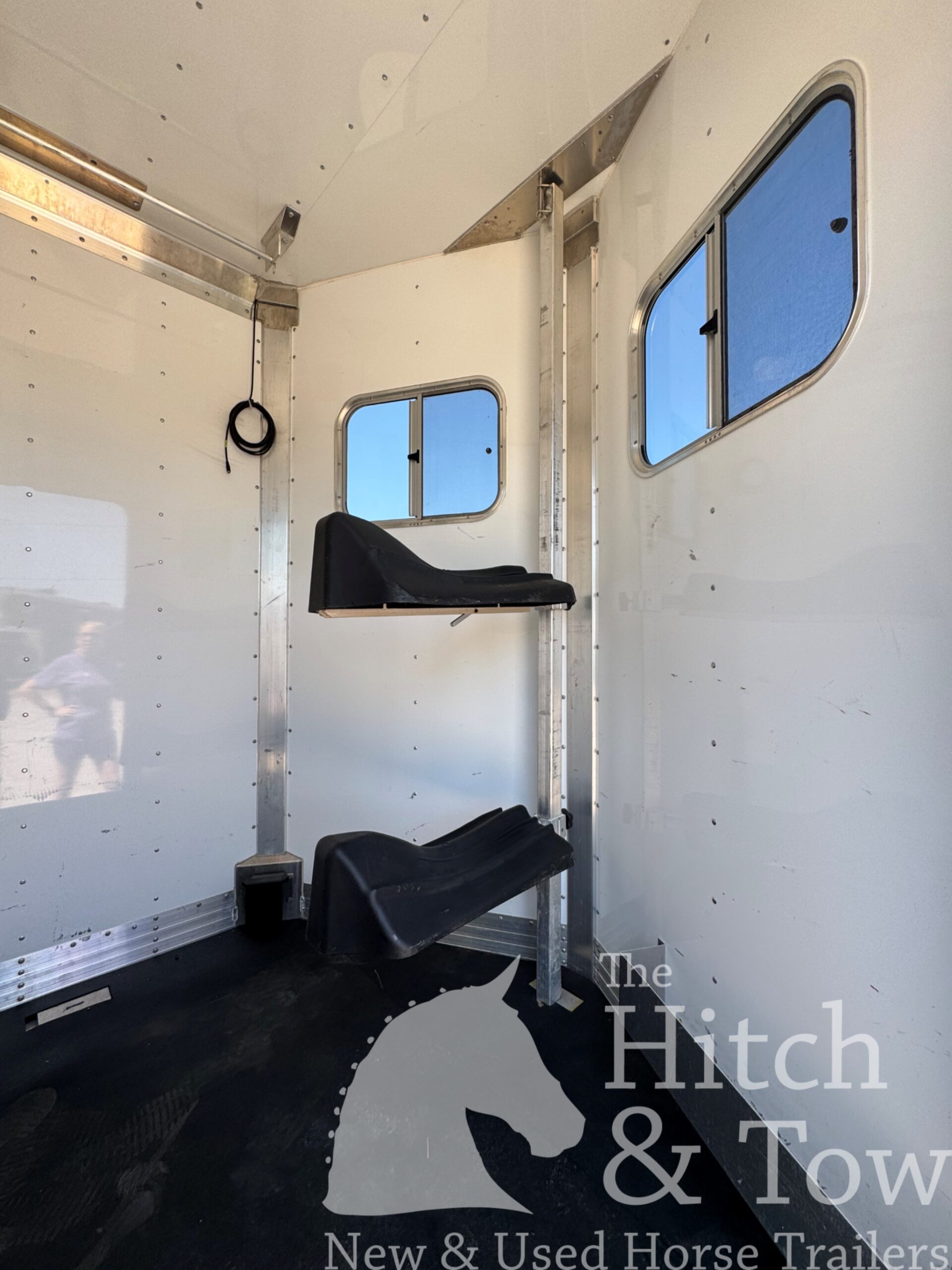 TOP OF THE LINE 2010 Eby 2 Horse Straight Load Bumper Pull $19,500