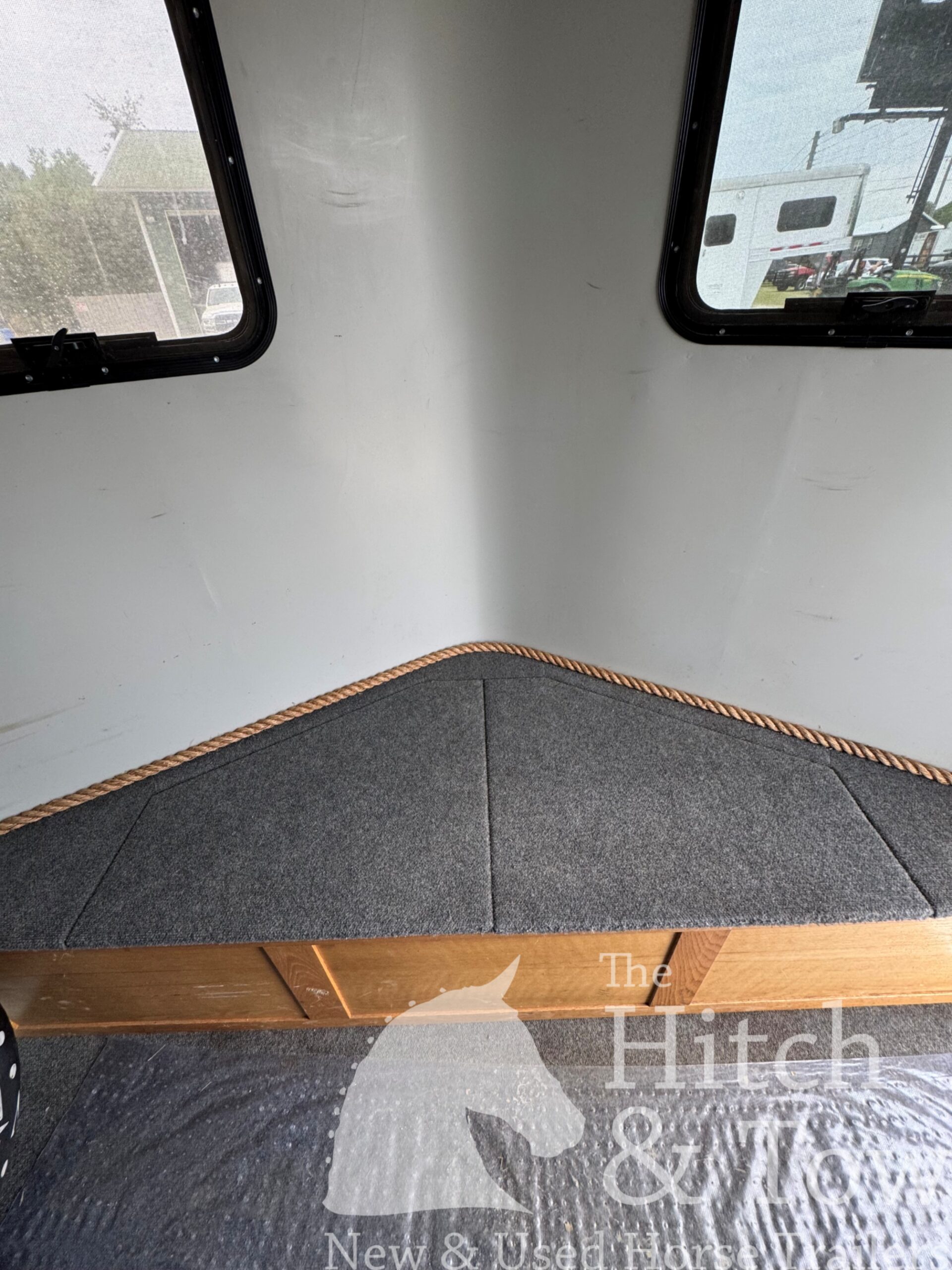 2022 HAWK 2 HORSE BUMPER PULL W/ DRESSING ROOM & WARMBLOOD SIZE!! $23,500