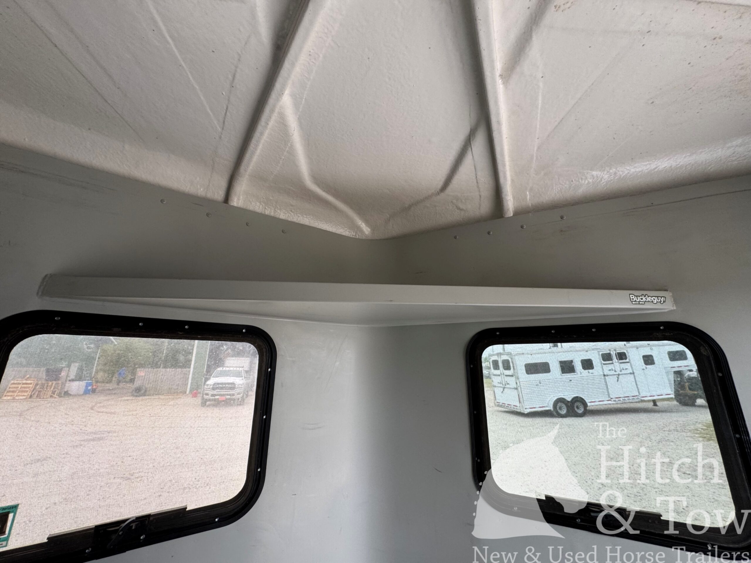 2022 HAWK 2 HORSE BUMPER PULL W/ DRESSING ROOM & WARMBLOOD SIZE!! $23,500