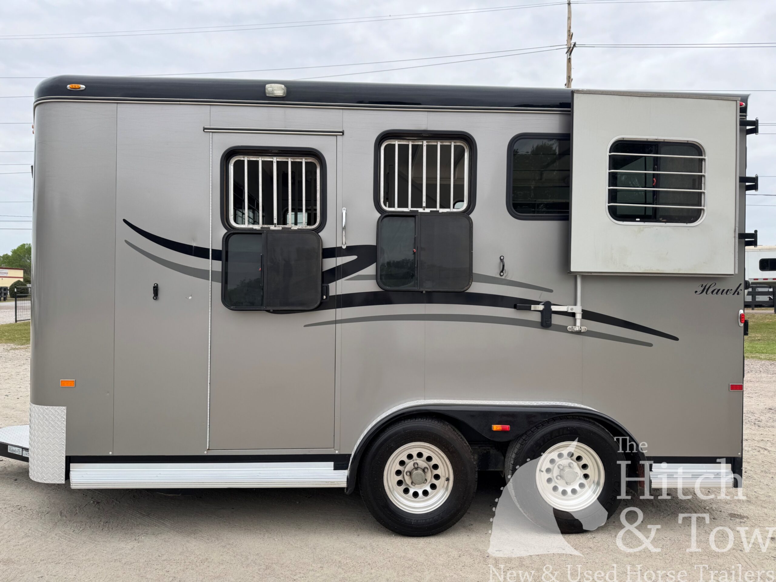 2022 HAWK 2 HORSE BUMPER PULL W/ DRESSING ROOM & WARMBLOOD SIZE!! $23,500