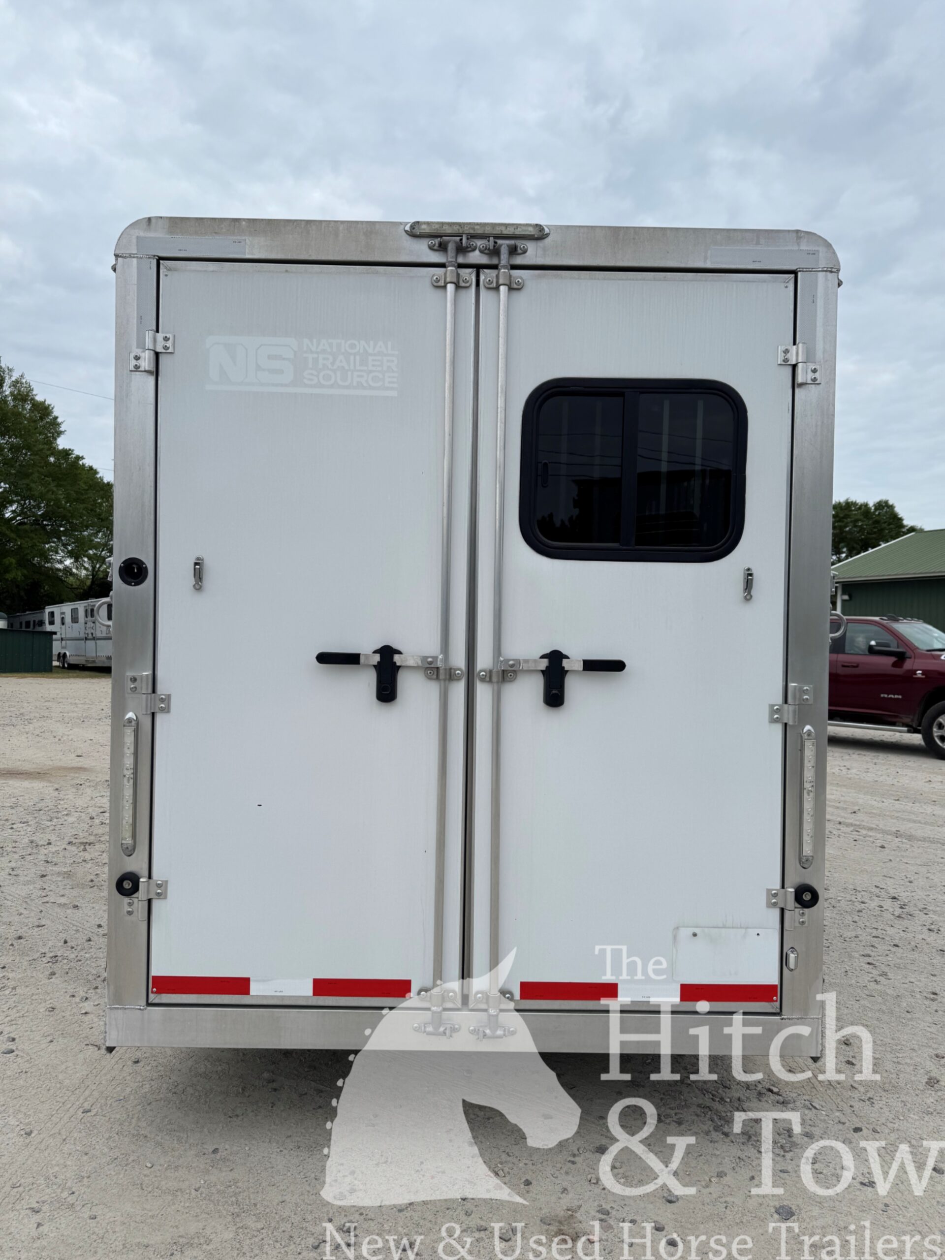 2022 SHADOW 3 HORSE SLANT LOAD LIVING QUARTERS TRAILER W/ UPGRADES! $39,000