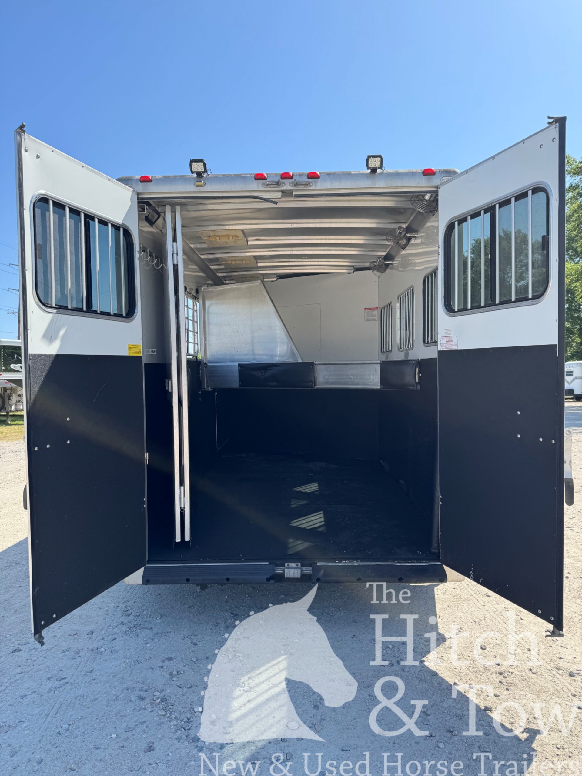 2007 SUNDOWNER 3 HORSE GOOSENECK, TONS OF OPTIONS AND UPGRADES! $13,500