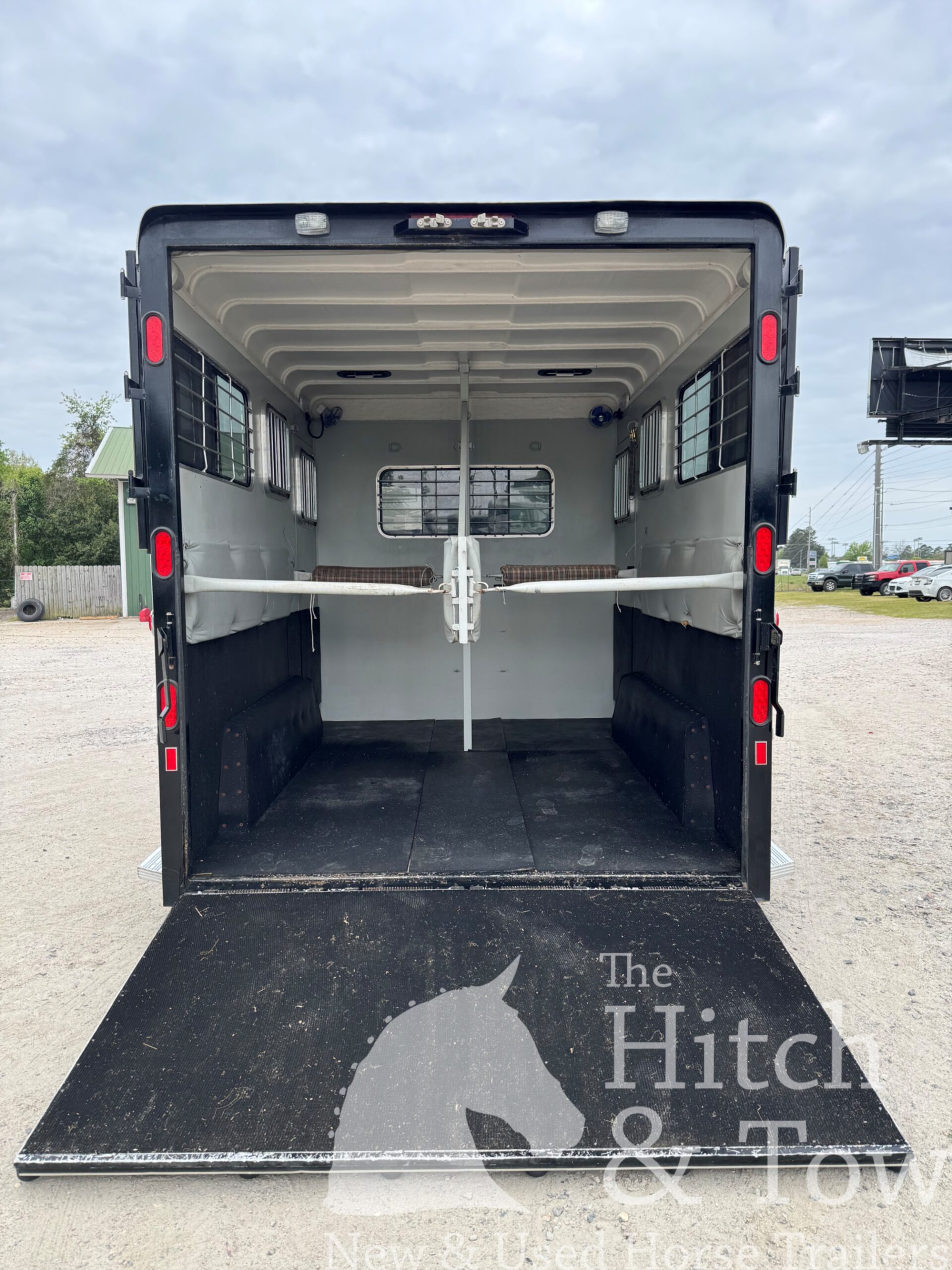 2022 HAWK 2 HORSE BUMPER PULL W/ DRESSING ROOM & WARMBLOOD SIZE!! $23,500