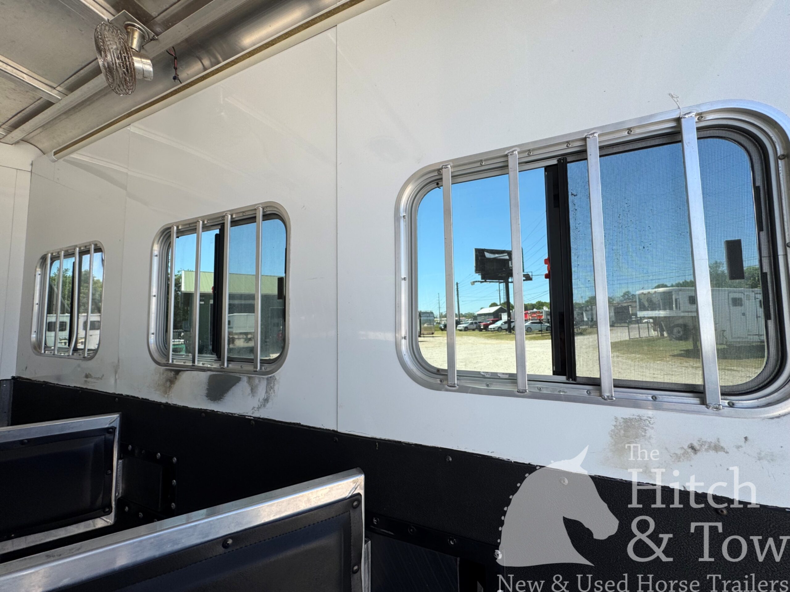 2017 SOONER 3 HORSE SLANT GOOSENECK TRAILER W/ UPGRADES! $23,500