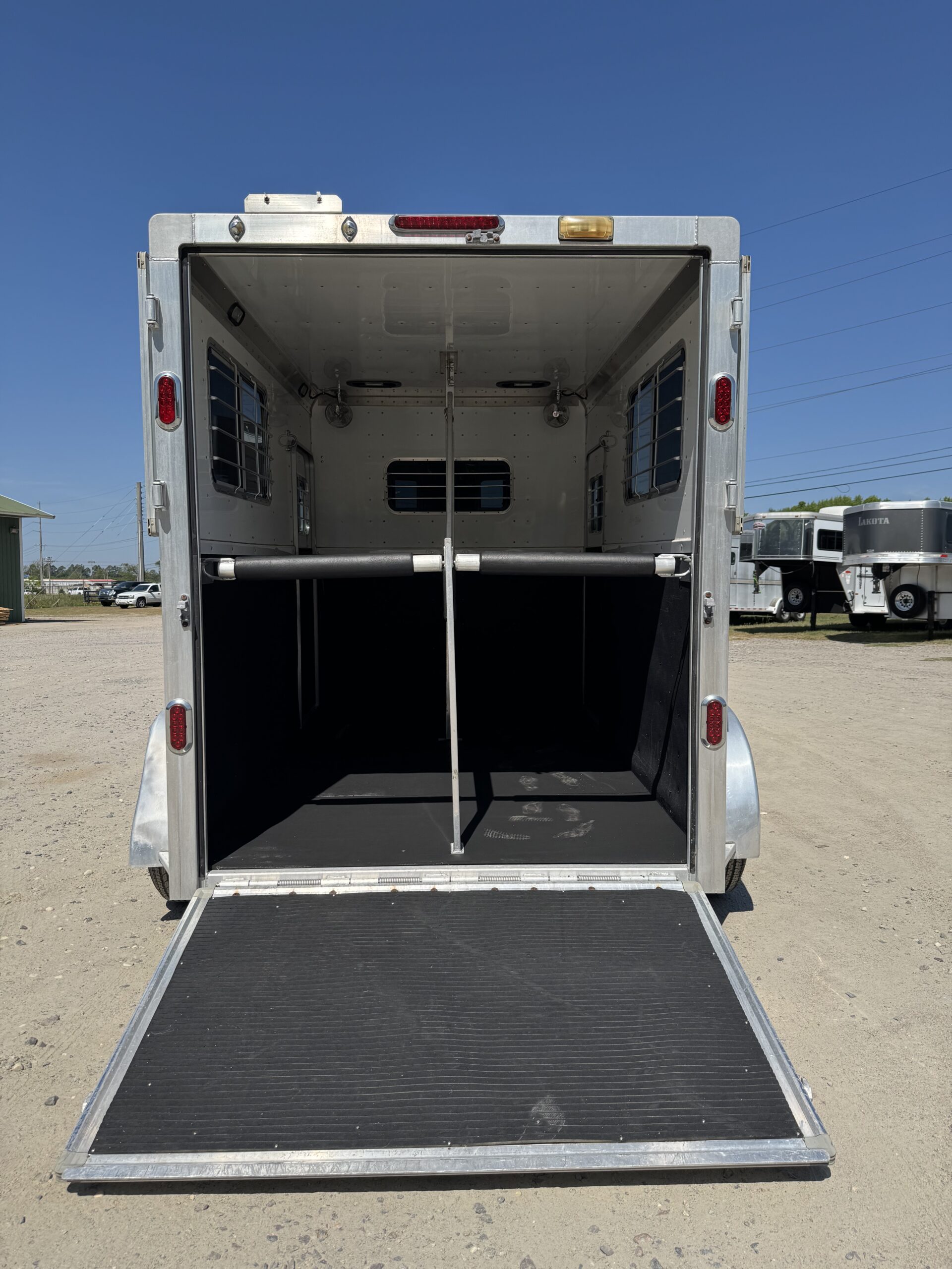 TOP OF THE LINE 2010 Eby 2 Horse Straight Load Bumper Pull $19,500