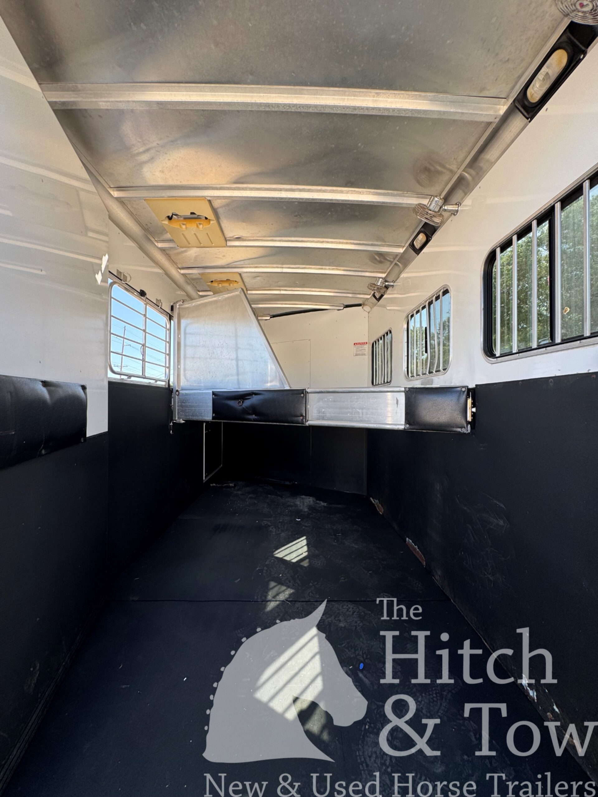 2007 SUNDOWNER 3 HORSE GOOSENECK, TONS OF OPTIONS AND UPGRADES! $13,500