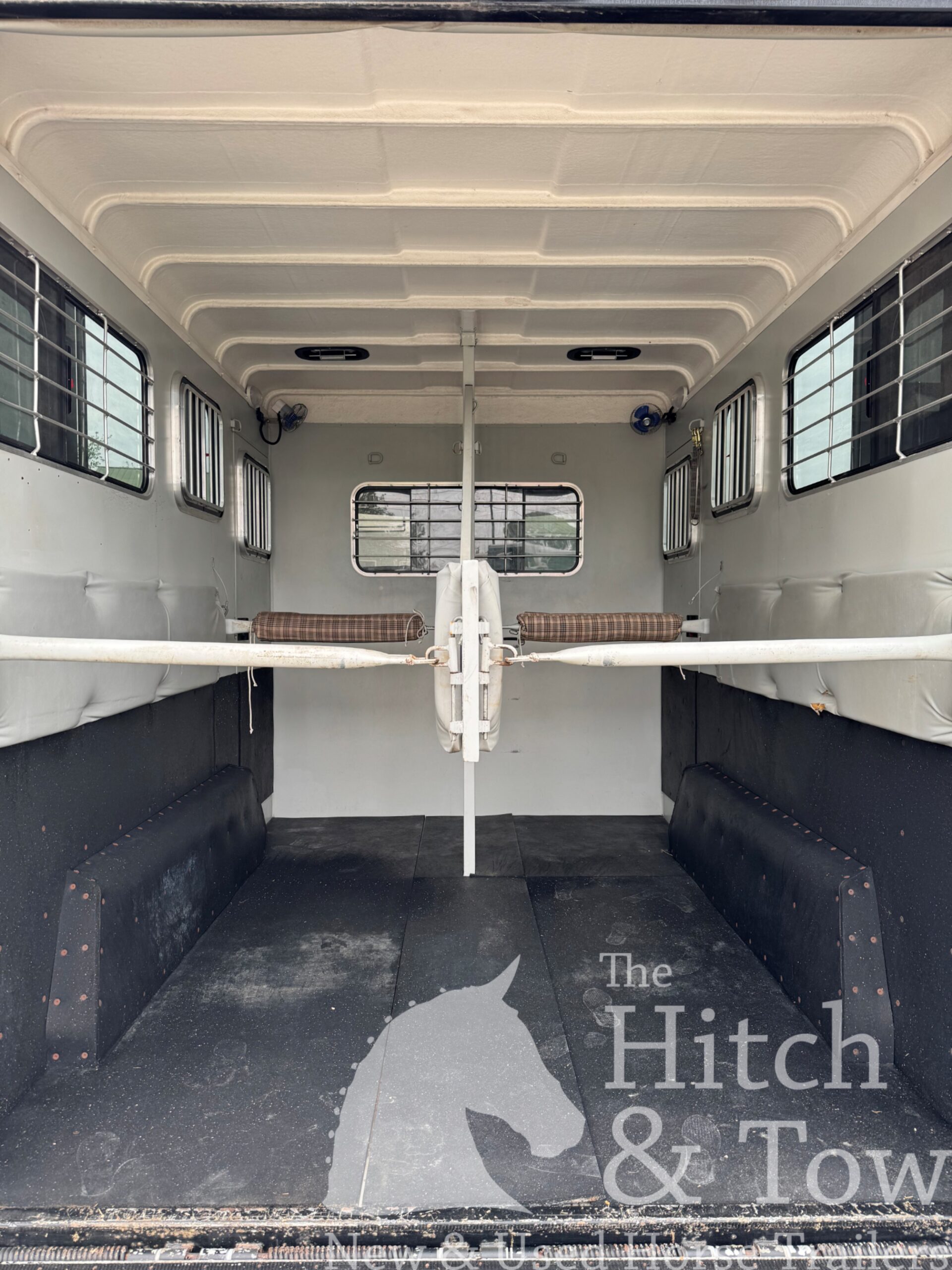 2022 HAWK 2 HORSE BUMPER PULL W/ DRESSING ROOM & WARMBLOOD SIZE!! $23,500