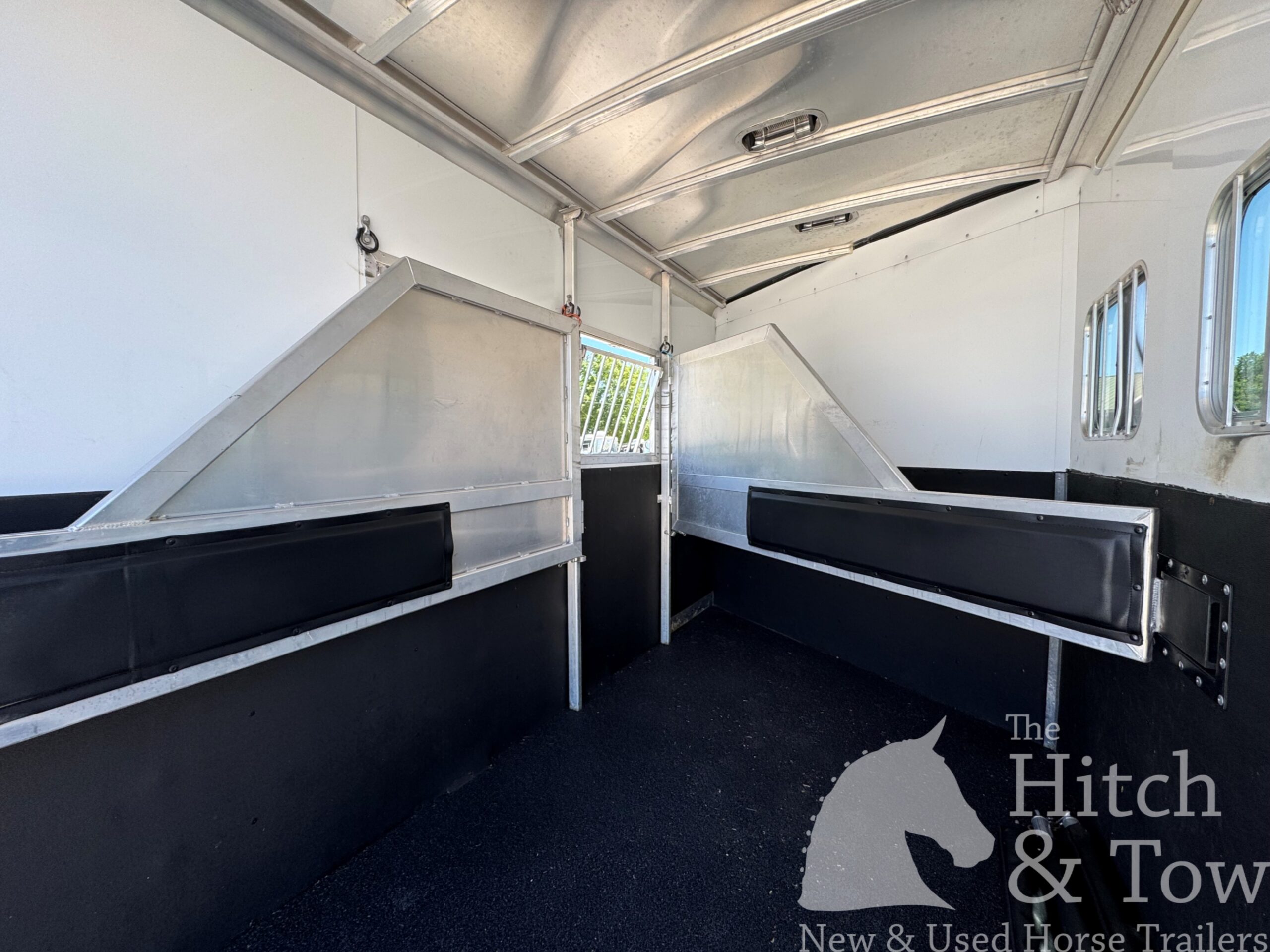 2017 SOONER 3 HORSE SLANT GOOSENECK TRAILER W/ UPGRADES! $23,500